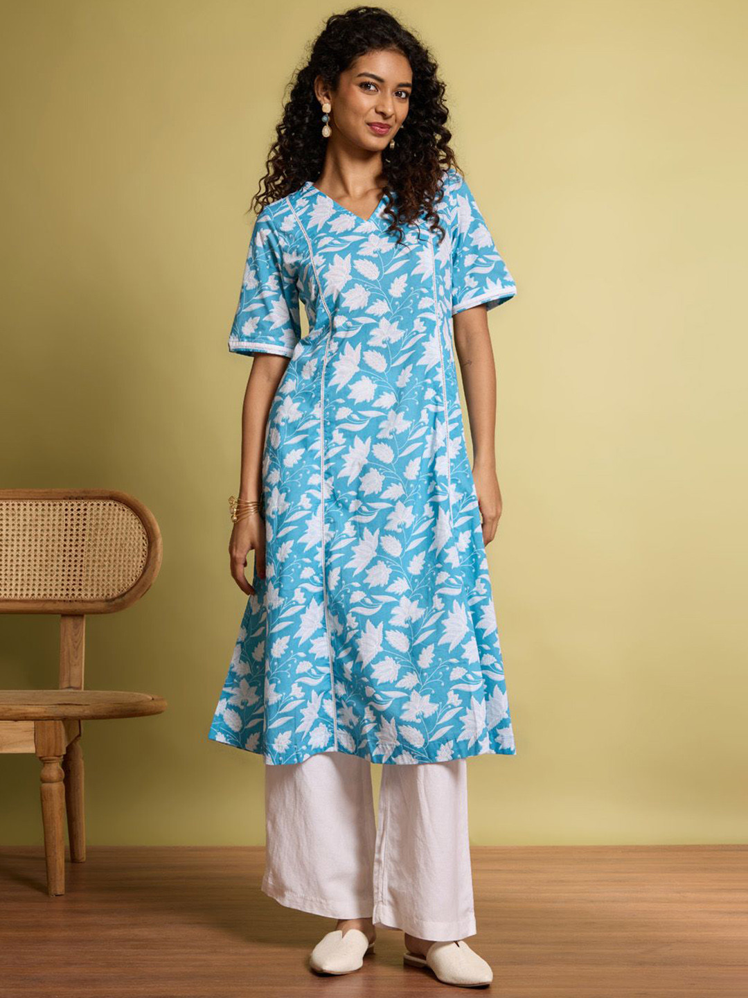 

Taneira Floral Printed V-Neck Pure Cotton A-line Kurta, Blue