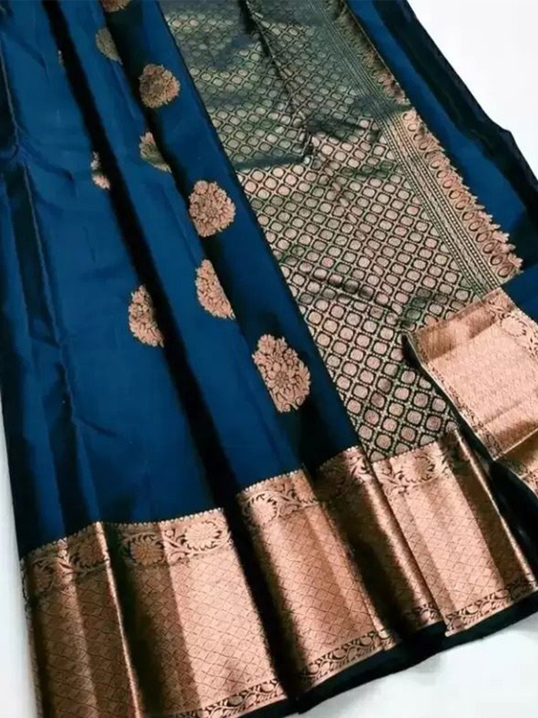 

SAADHVI Woven Design Zari Pure Silk Kanjeevaram Saree, Blue