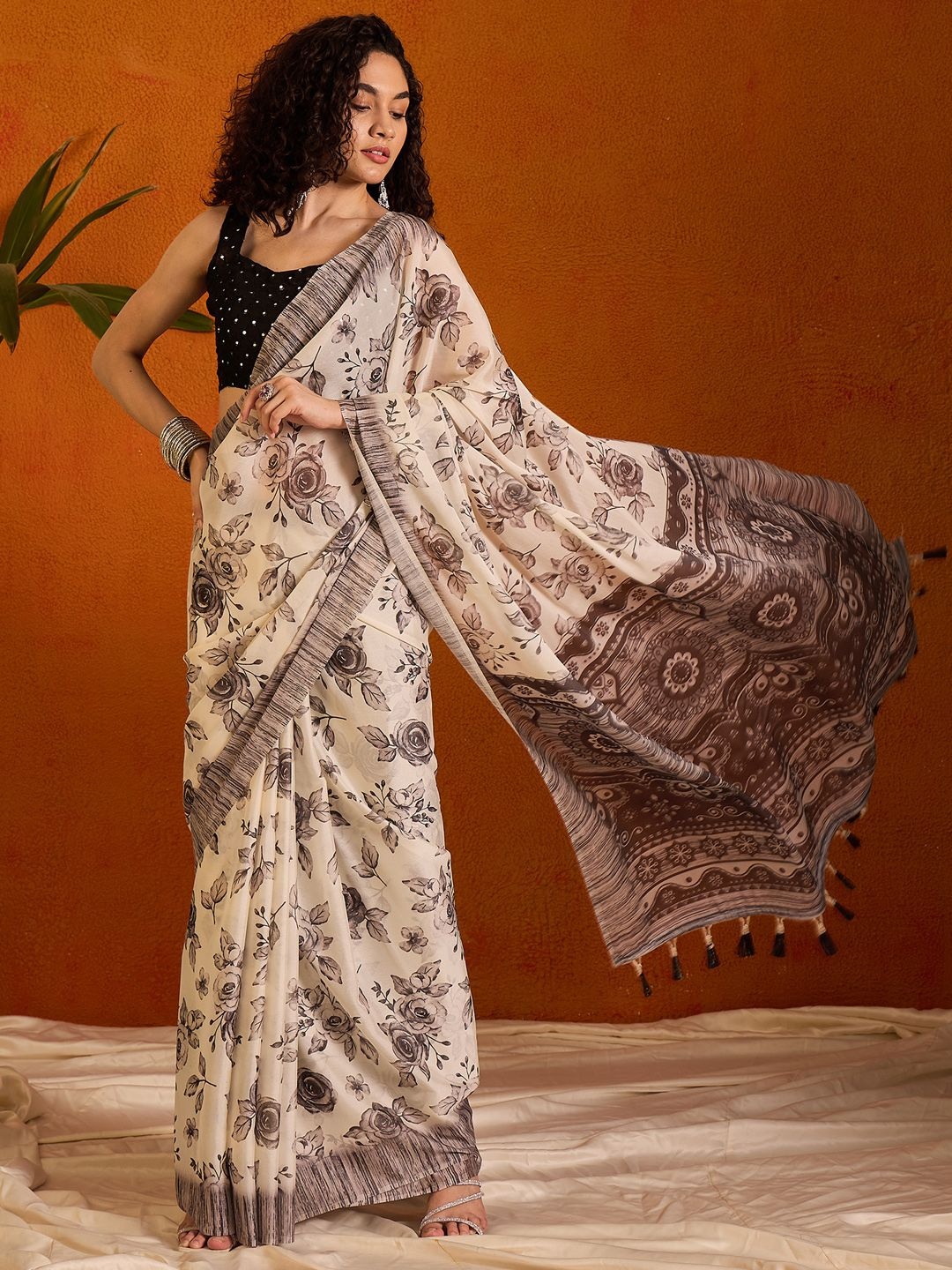 

Anouk Rustic Floral Poly Georgette Bagru Saree, Off white