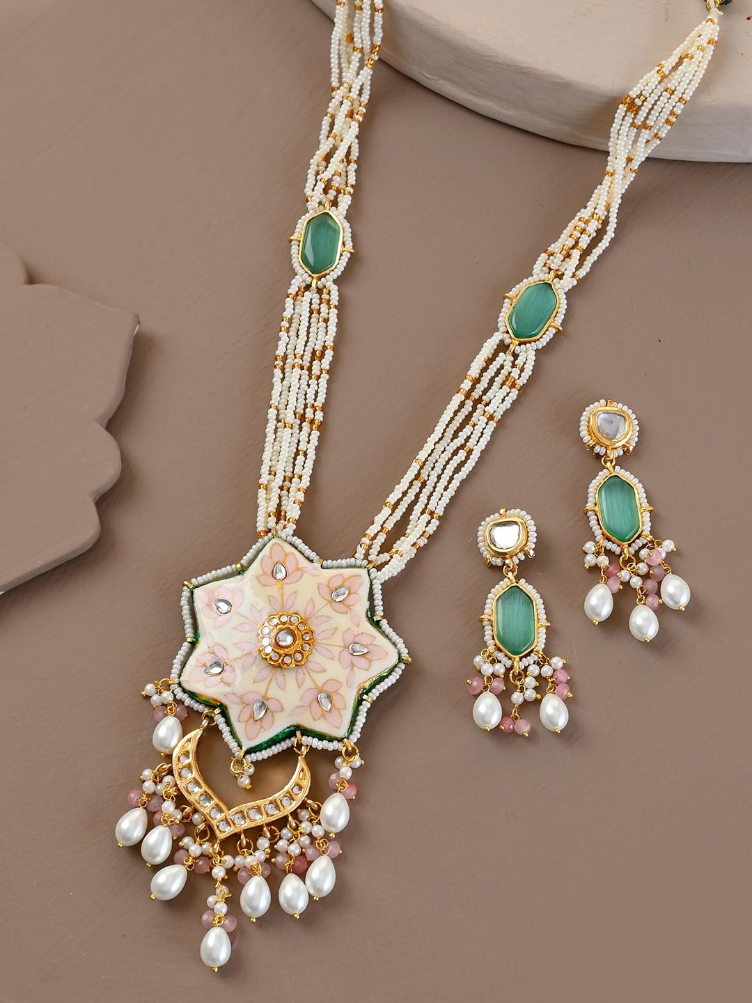 

STYYO Gold-Plated Kundan-Studded And Artificial Beaded Jewellery Set