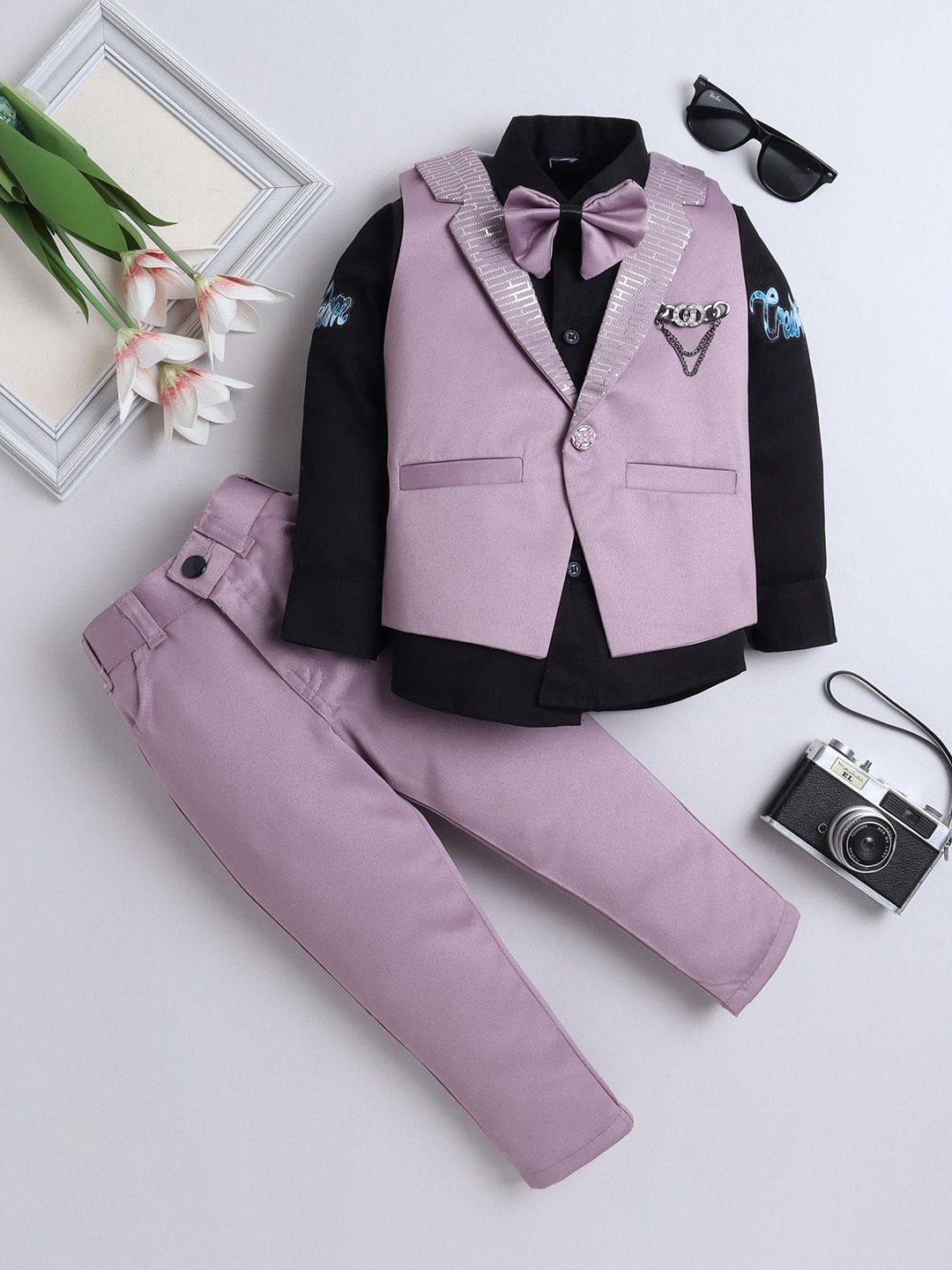 

FOURFOLDS Boys Single Breasted Three-Piece Suit, Purple
