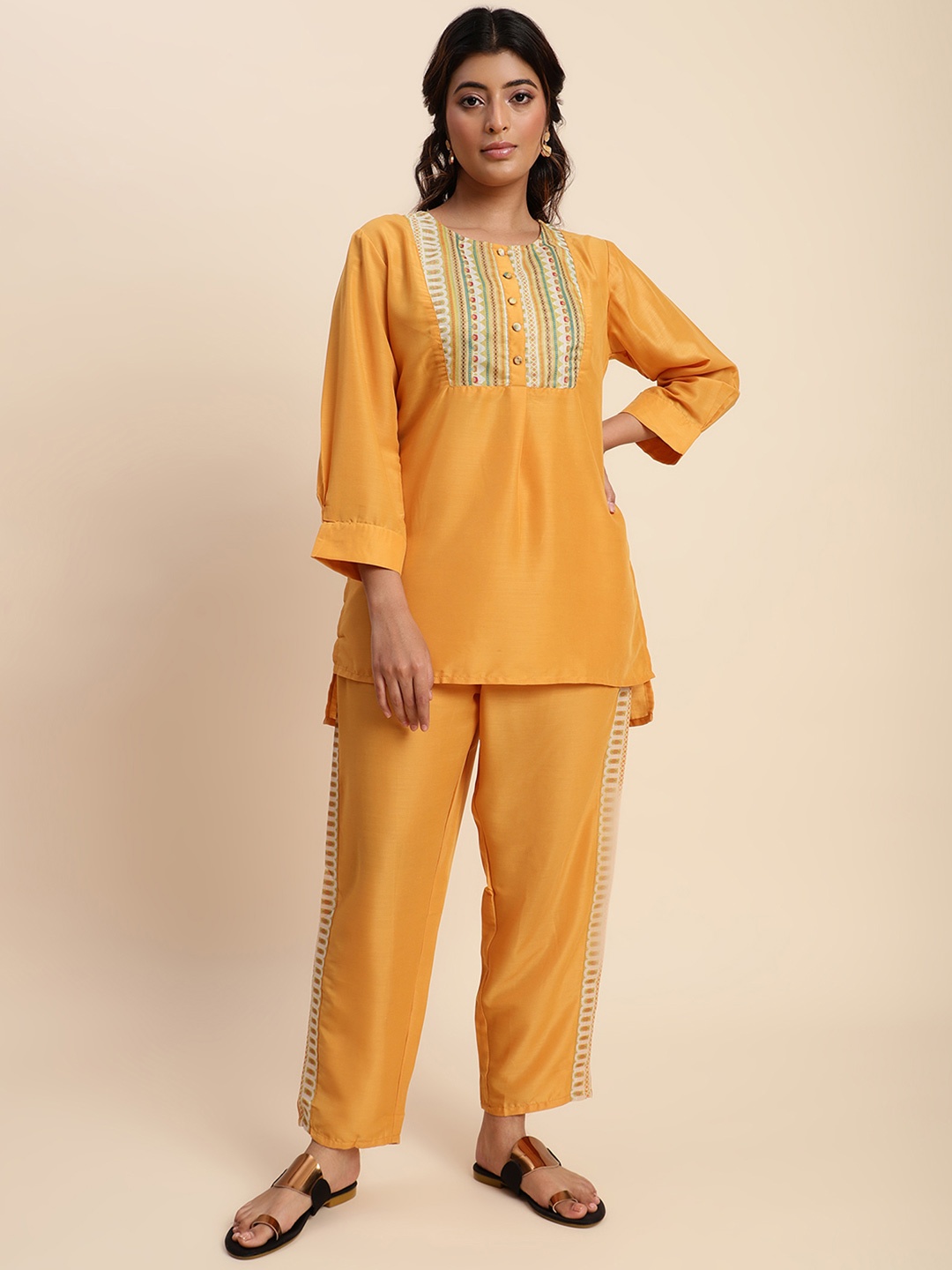 

DIVASTRI Yoke Design Round Neck Tunic With Palazzo, Yellow
