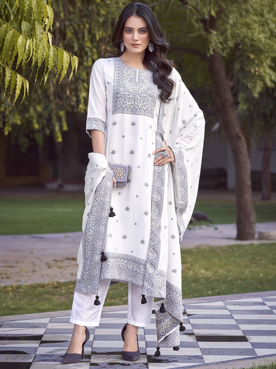 

HRITIKA Women Regular Kurta with Trousers & With Dupatta, White