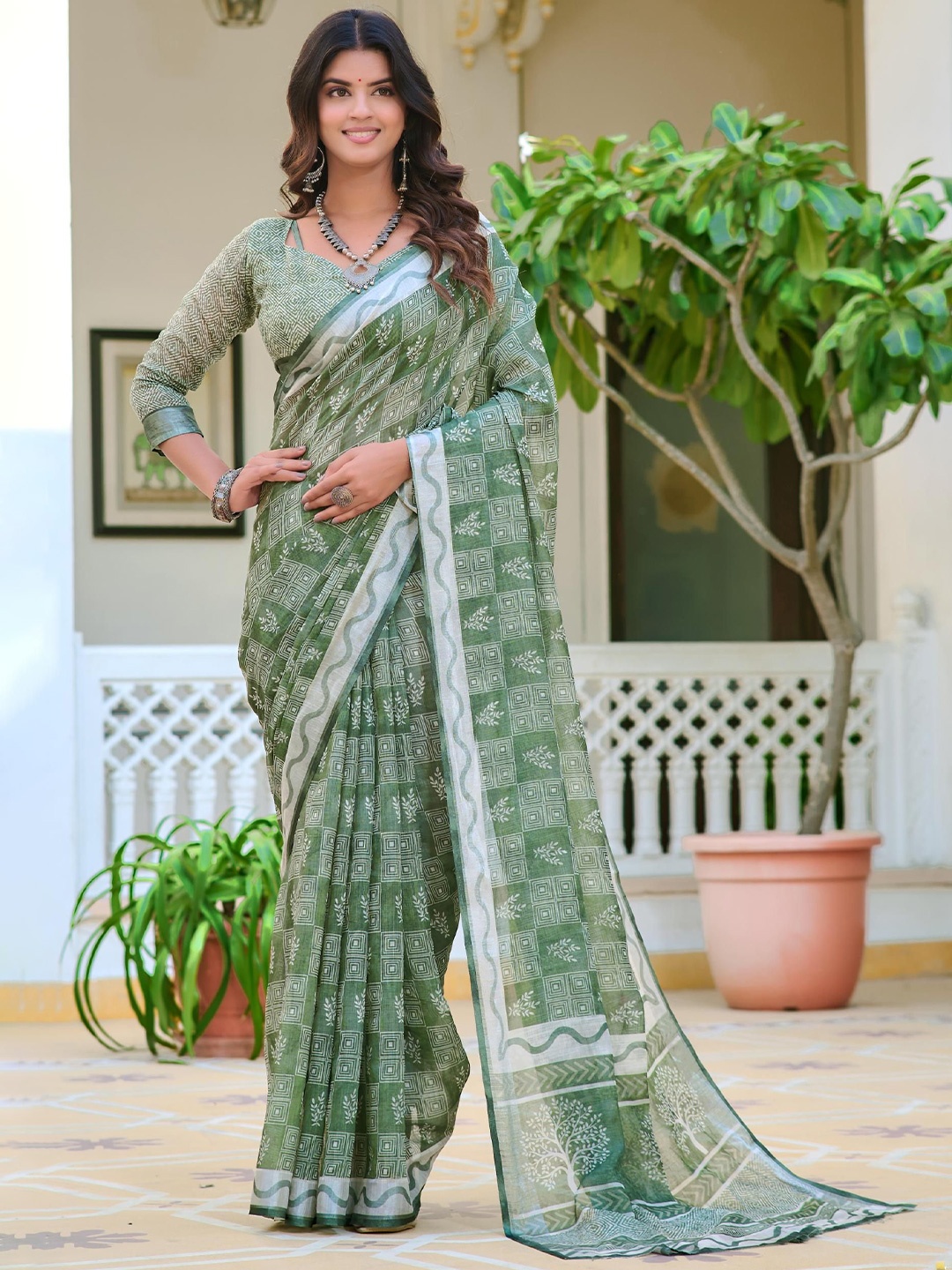 

Quelea Floral Zari Linen Blend Khadi Saree, Green