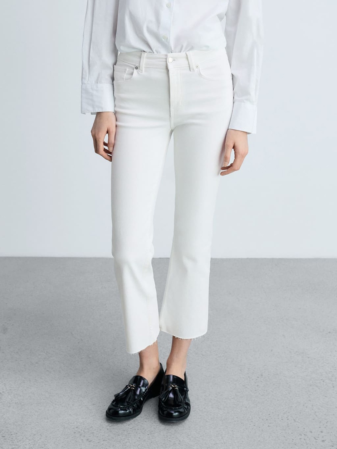 

MANGO Women Flared Cropped Stretchable Jeans, White