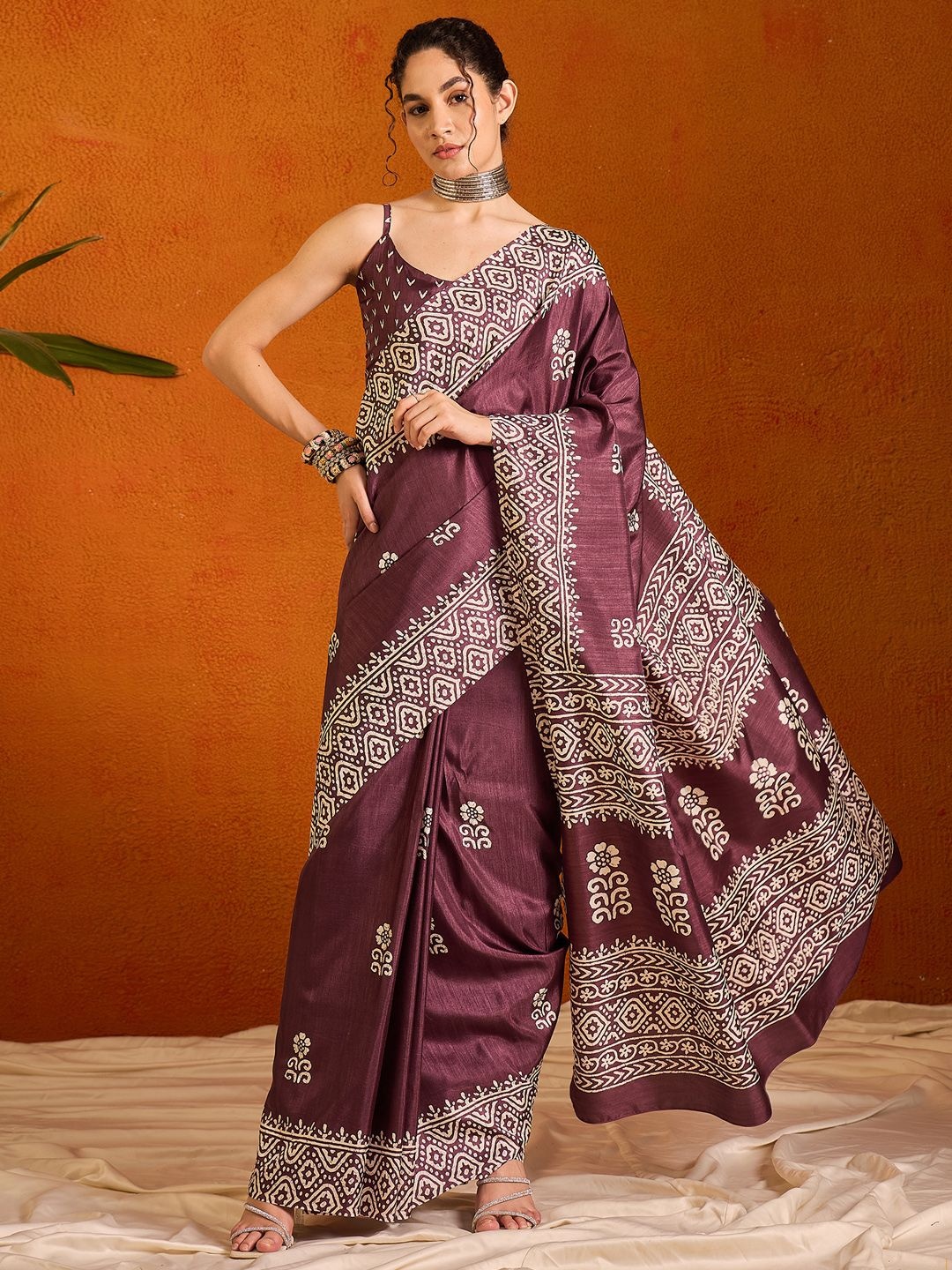 

Anouk Rustic Floral Bagru Saree, Burgundy