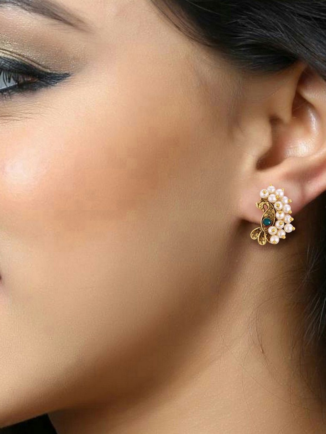 

DIVASTRI Gold-Plated Pearls Contemporary Studs
