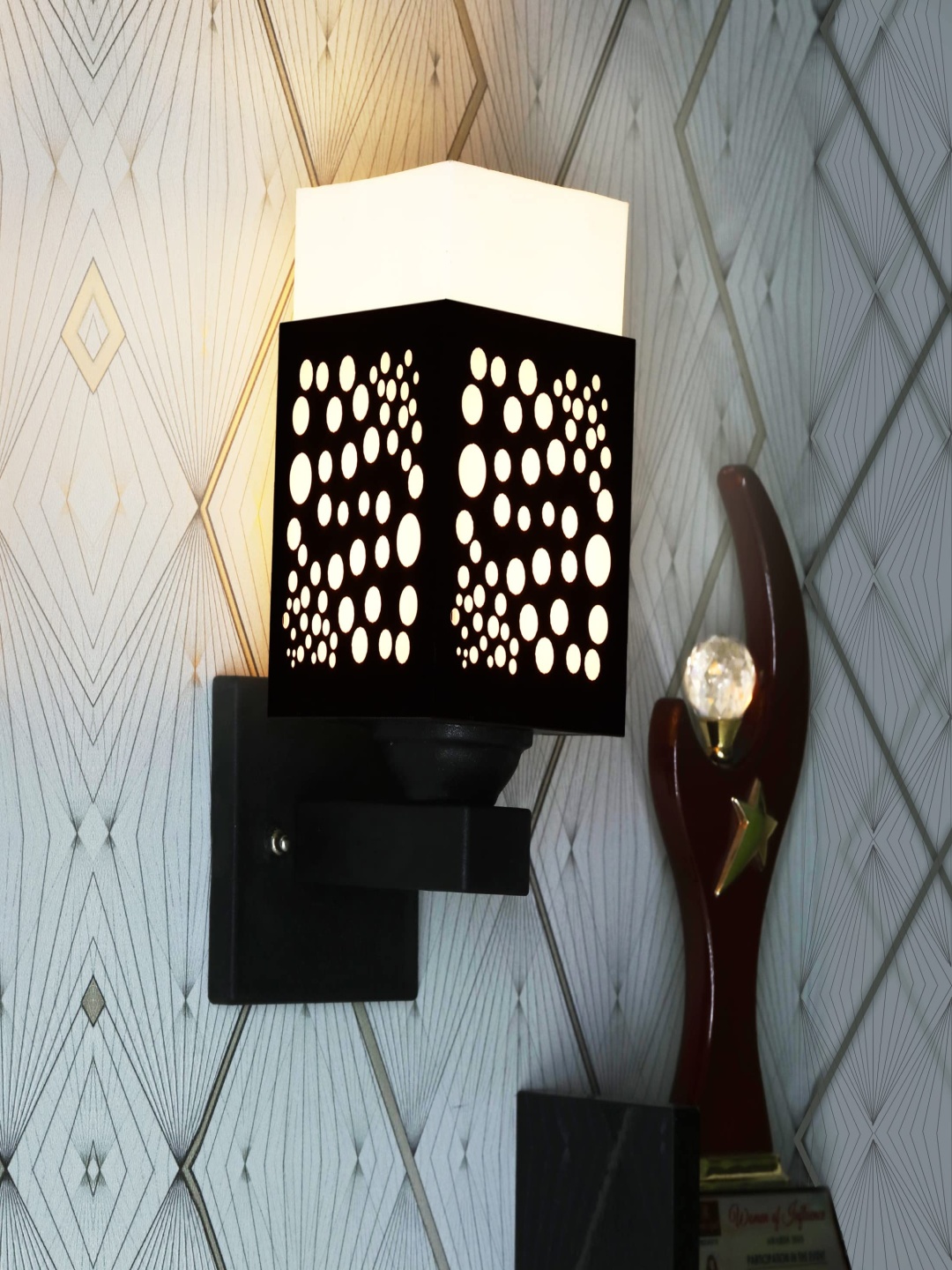 

Gojeeva Black & White Textured Wooden Rectangle Shaped Wall Lamp