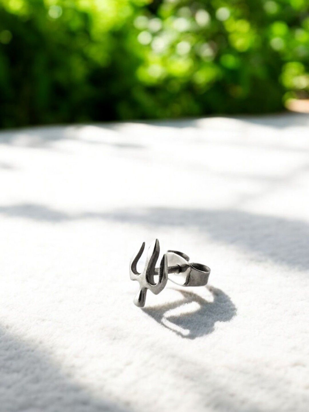 

Goldnera Contemporary Studs Earrings, Silver