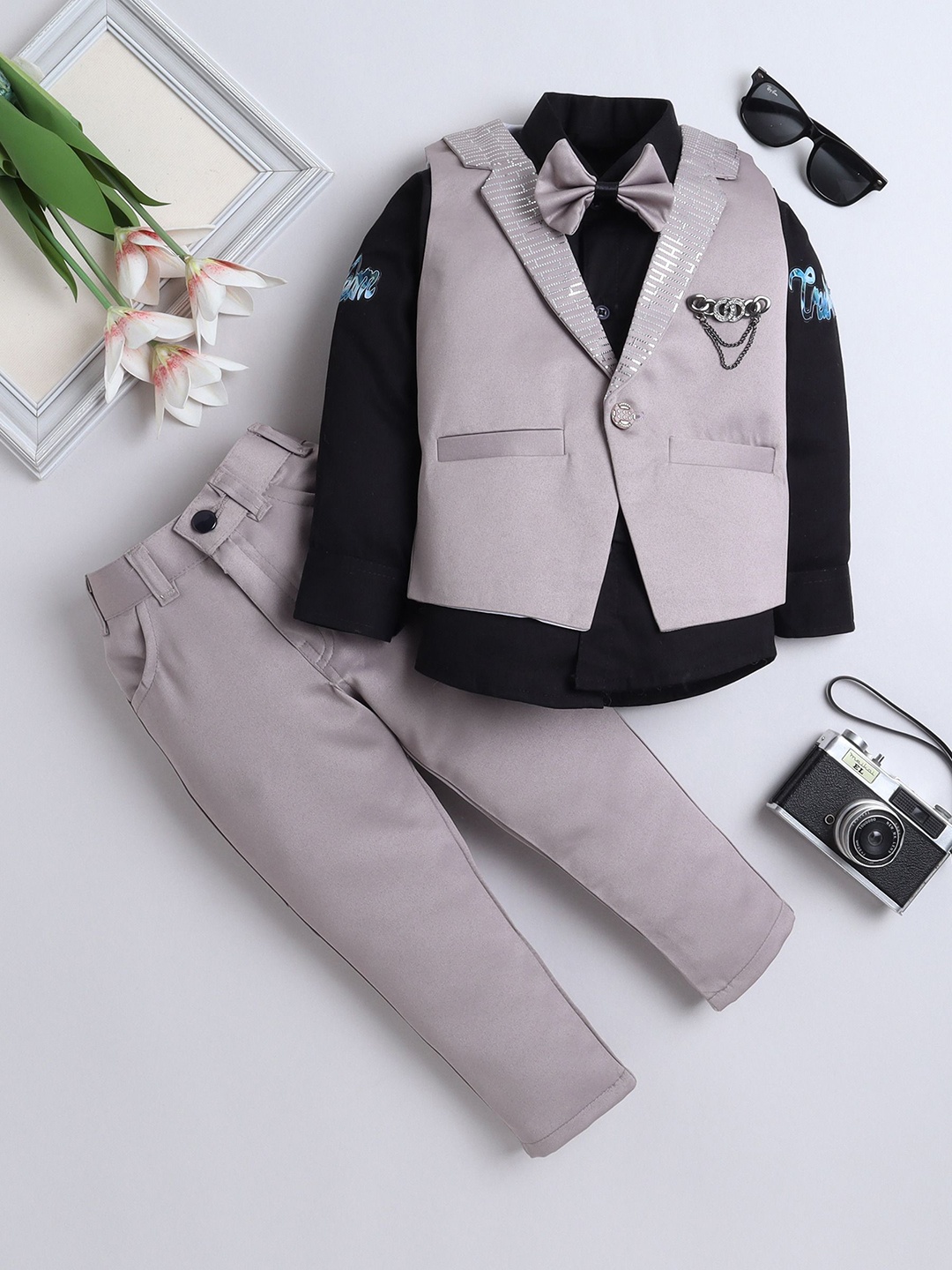 

FOURFOLDS Boys Notched Lapel Collar Single-Breasted Three-Piece Suit, Grey