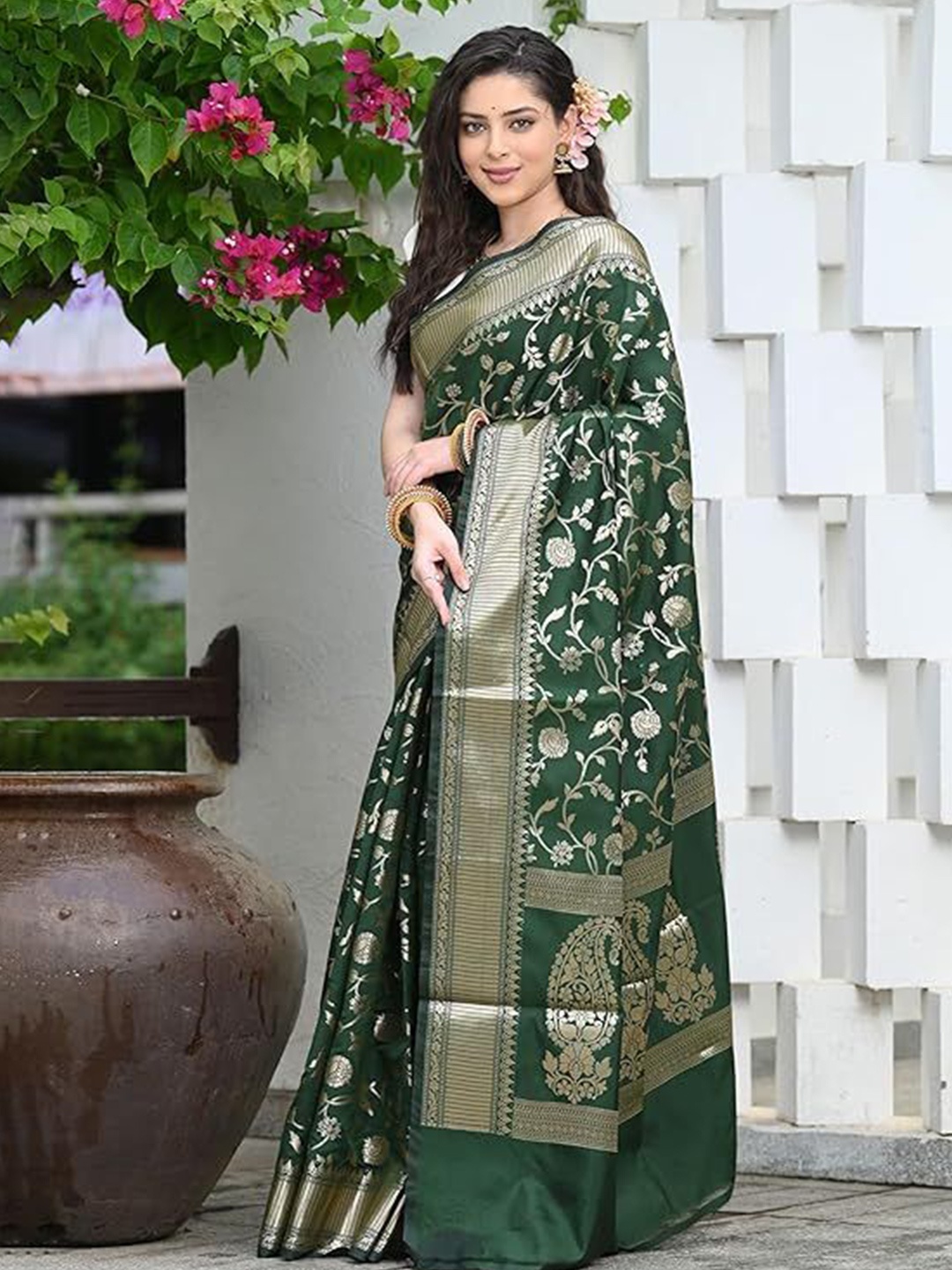 

SAADHVI Woven Design Zari Pure Silk Kanjeevaram Saree, Green