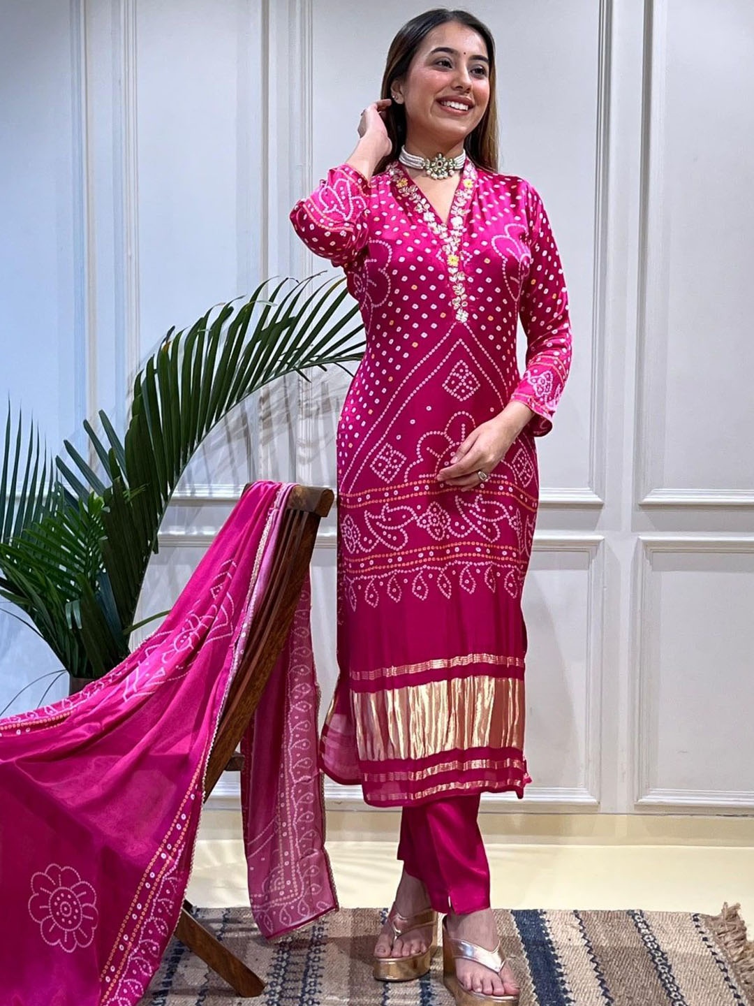 

Sindh Fashion Women Floral Embroidered Regular Sequinned Kurta with Trousers & With Dupatta, Pink