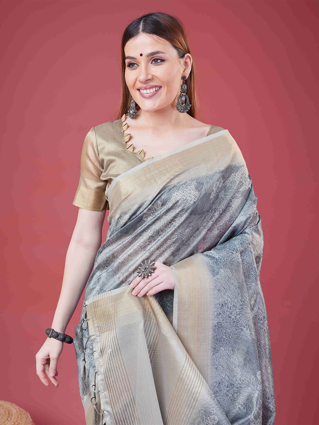 

DIVASTRI Floral Silk Blend Saree, Grey