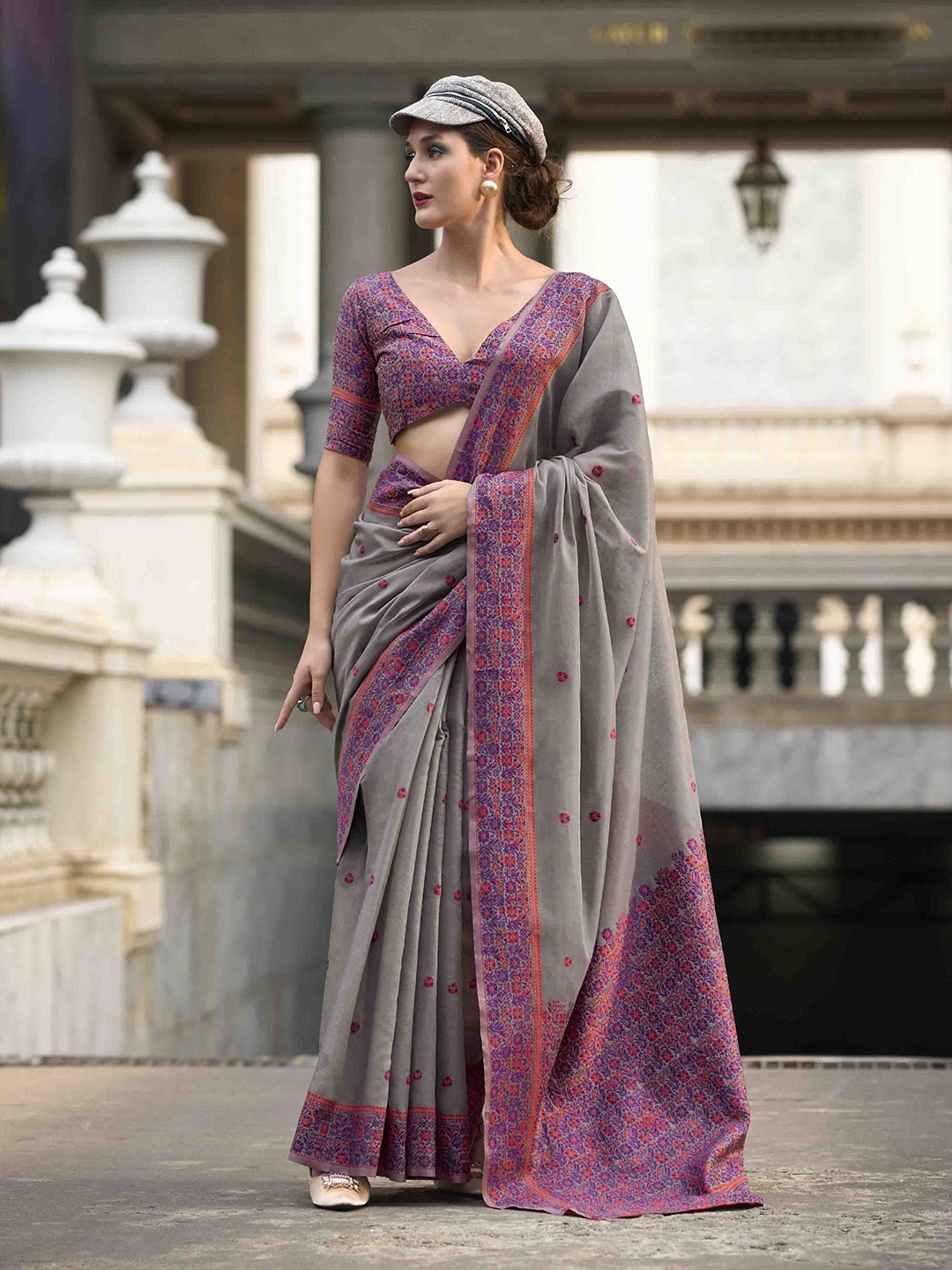 

Blissta Woven Design Linen Blend Saree, Grey
