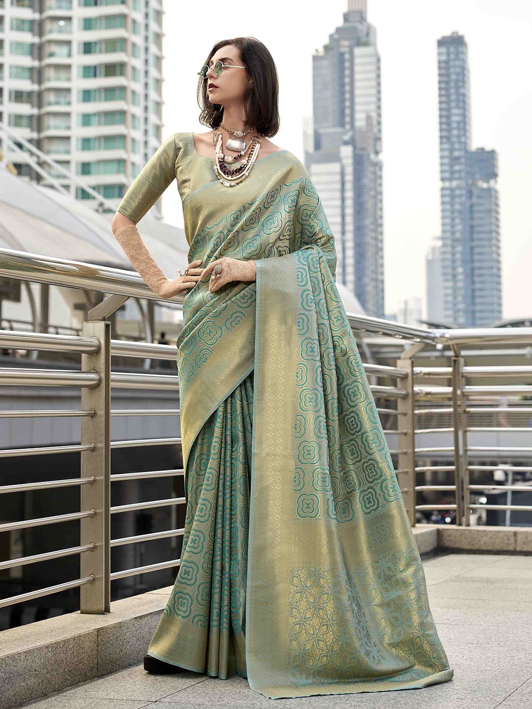 

Mitera Woven Design Zari Silk Blend Kanjeevaram Saree, Green