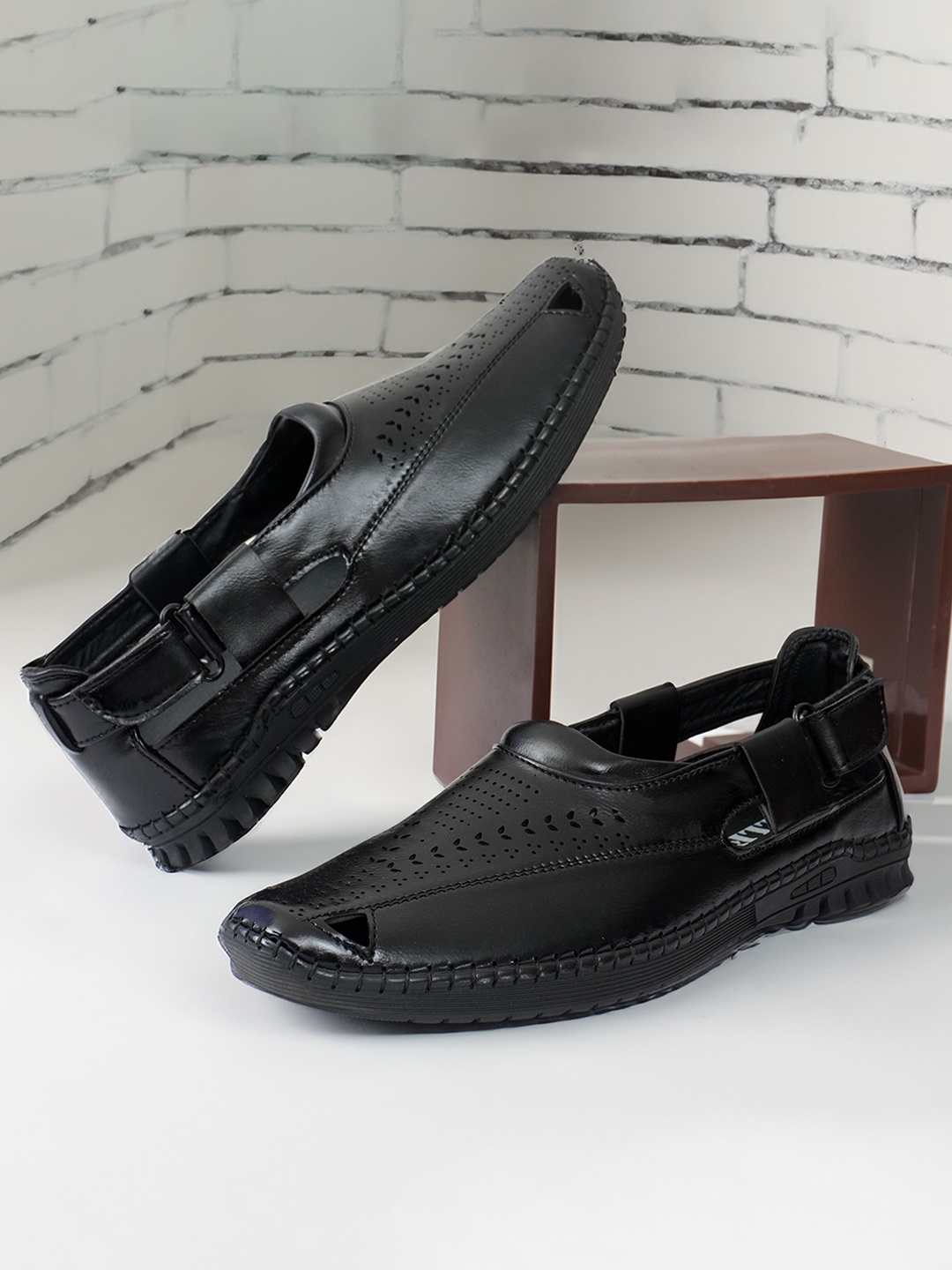 

Killer Men Textured Velcro Sandal, Black