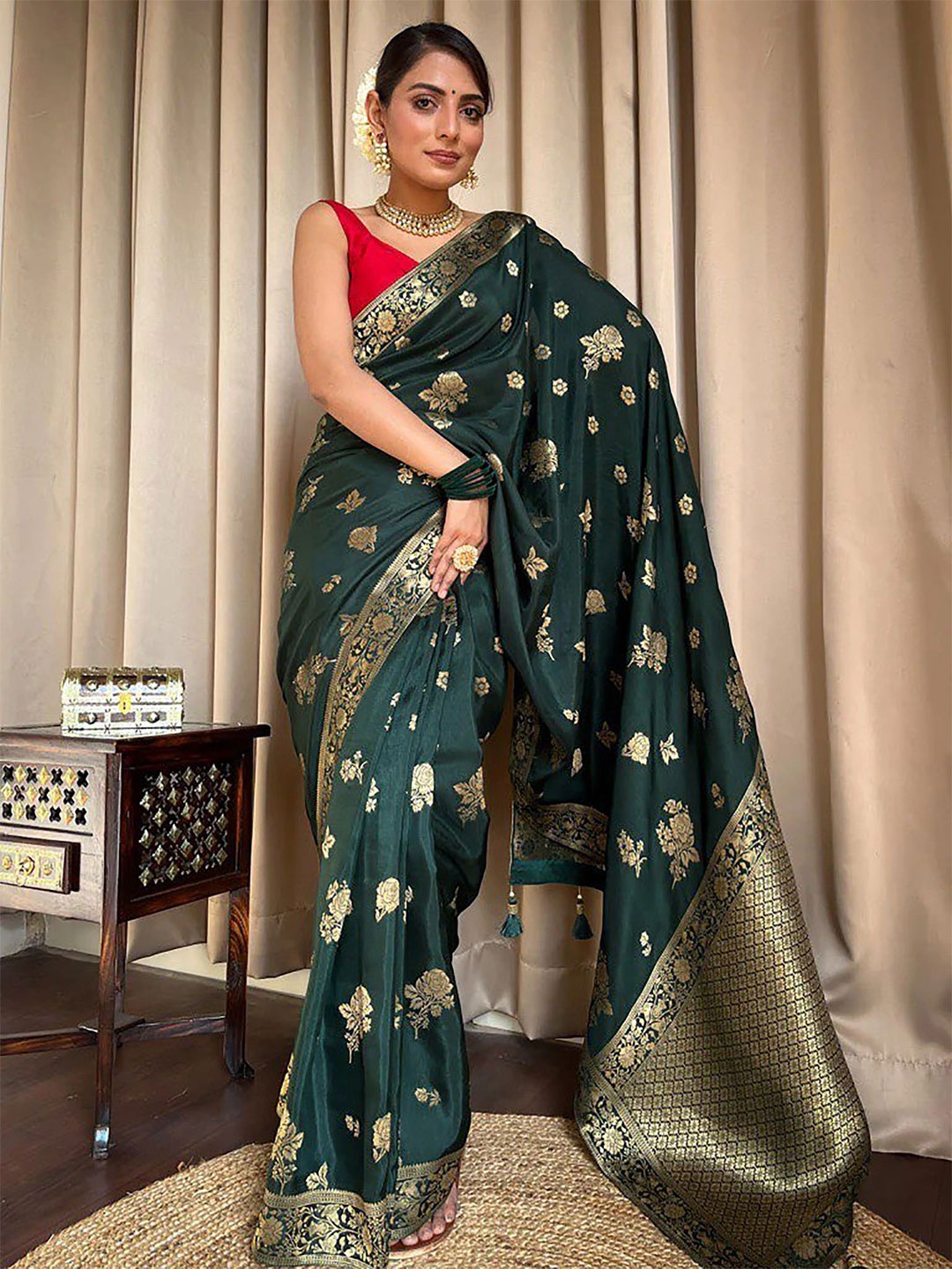 

KALINI Woven Design Zari Silk Blend Banarasi Saree, Green