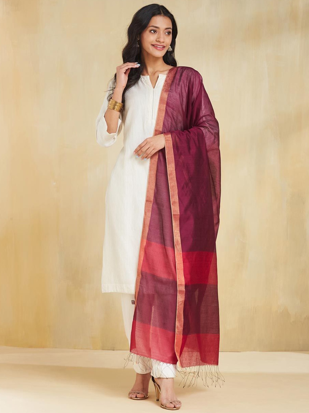

Fabindia Colourblocked Tasselled Dupatta With Zari, Purple