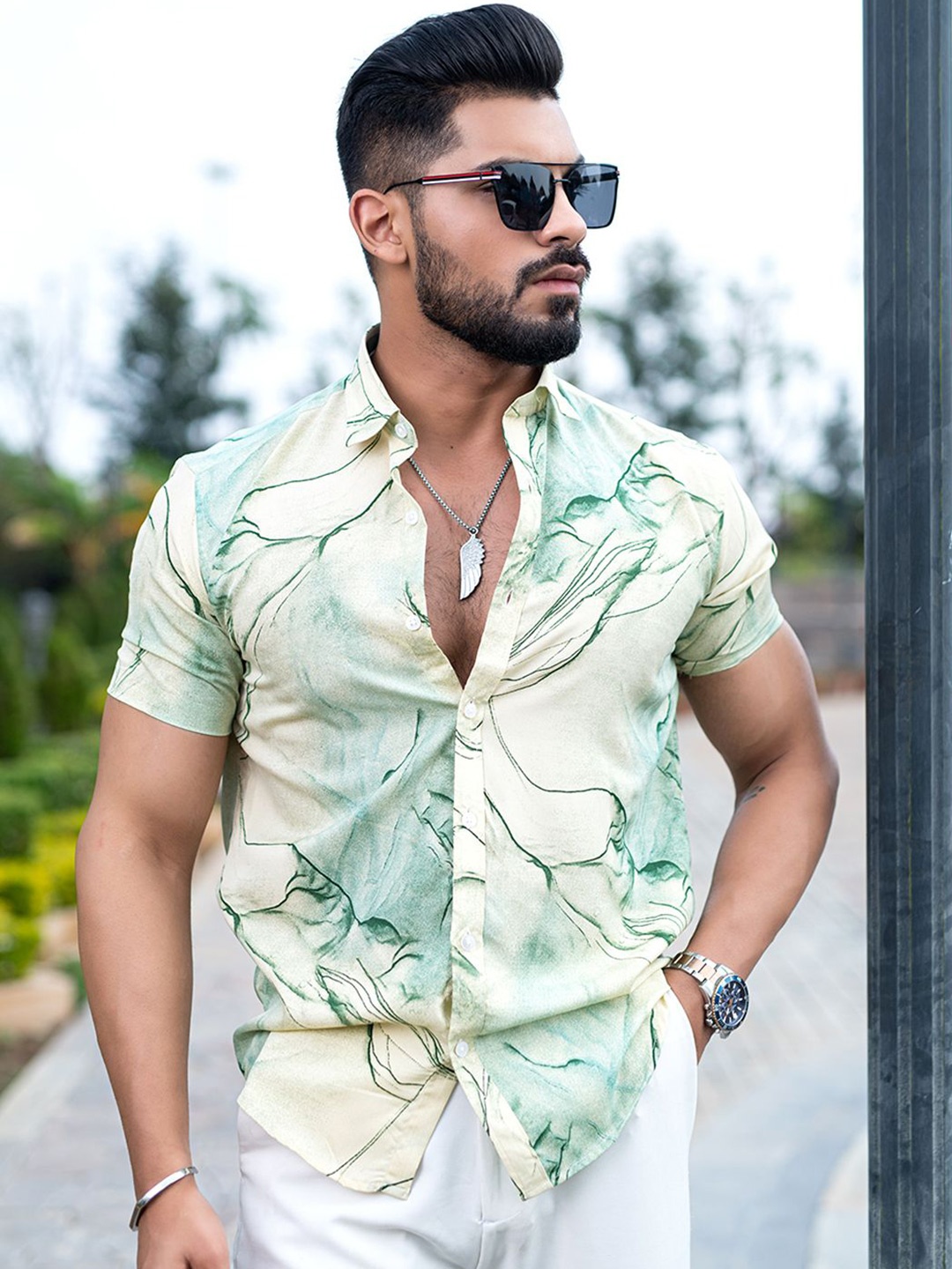 

Tistabene Men Floral Opaque Printed Casual Shirt, Green