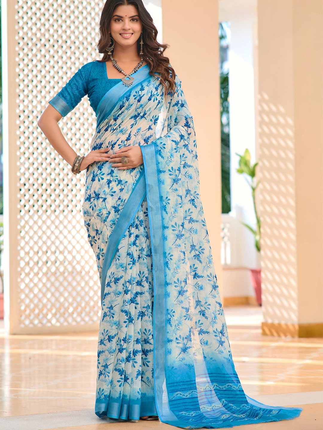 

Quelea Floral Linen Blend Khadi Saree, White
