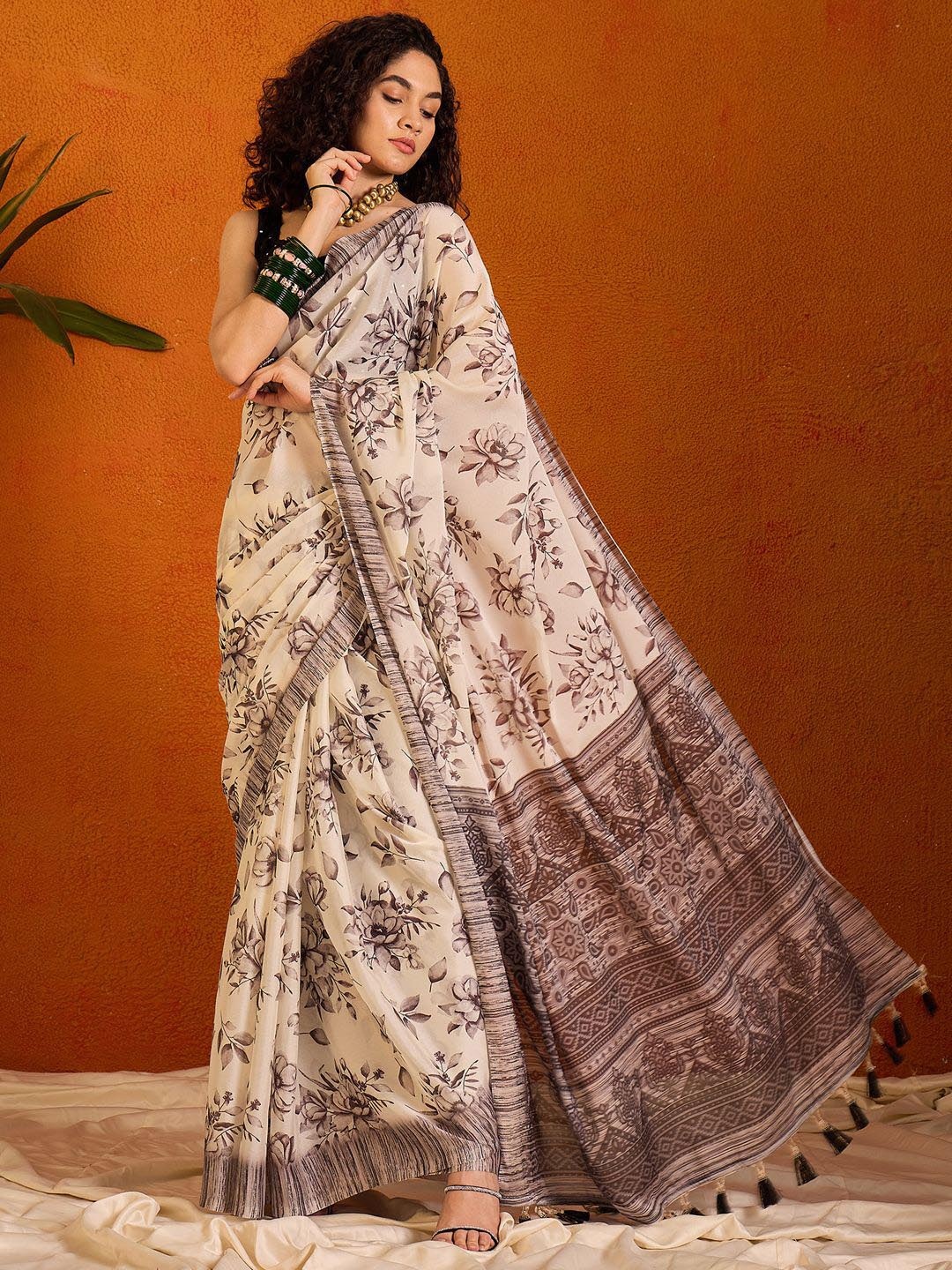 

Anouk Rustic Floral Poly Georgette Bagru Saree, Off white
