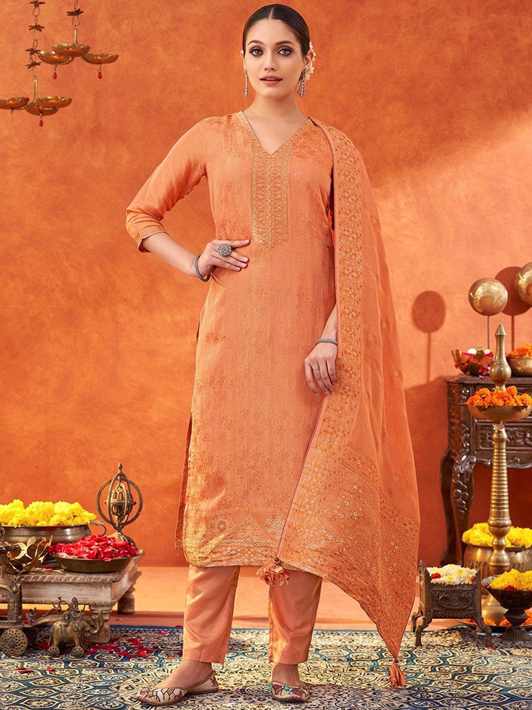 

HRITIKA Women Floral Regular Kurta with Trousers & With Dupatta, Peach