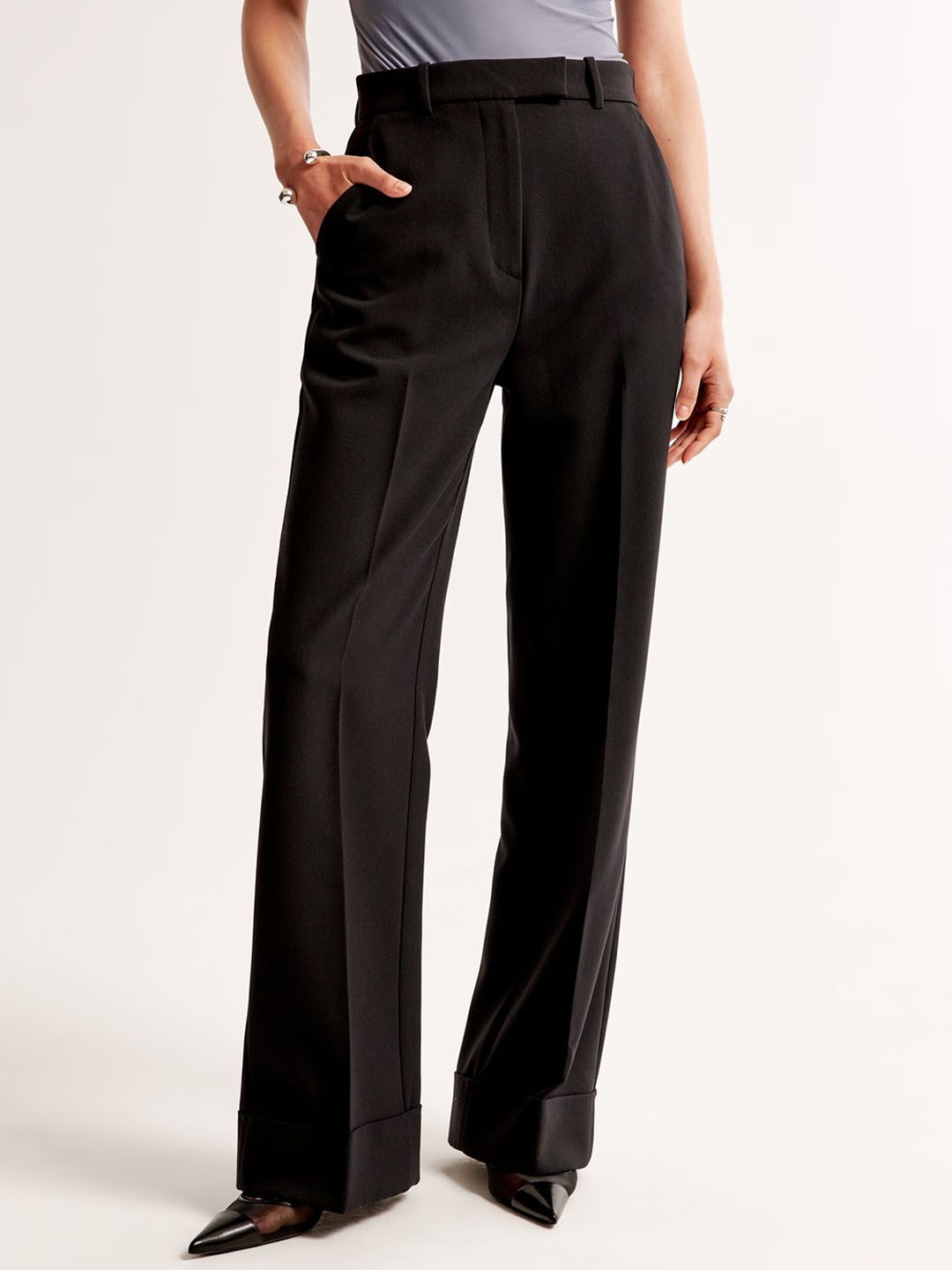 

FNOCKS Women Relaxed Flared High-Rise Pleated Trousers, Black