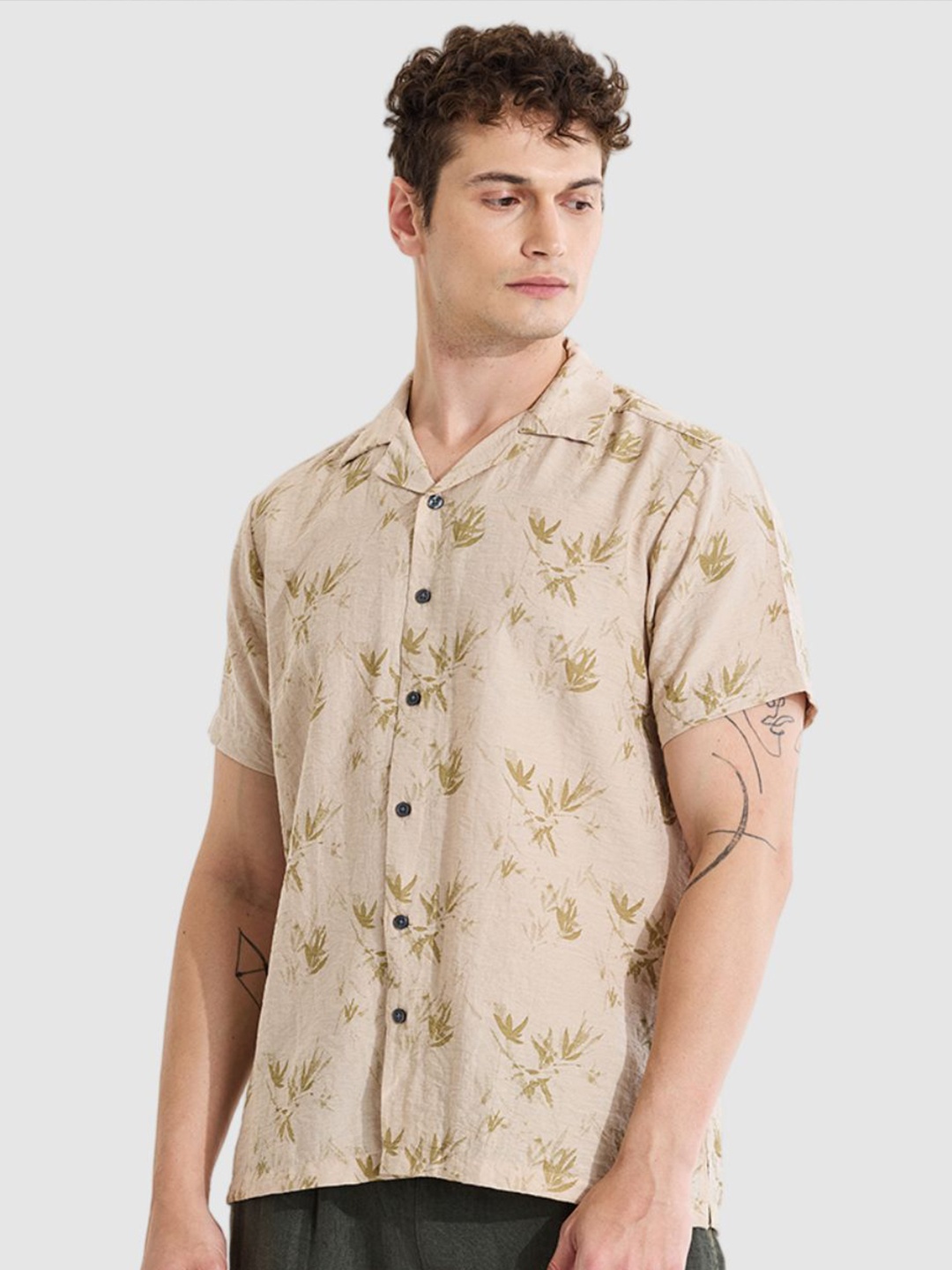 

Snitch Men Relaxed Boxy Floral Opaque Printed Casual Shirt, Beige