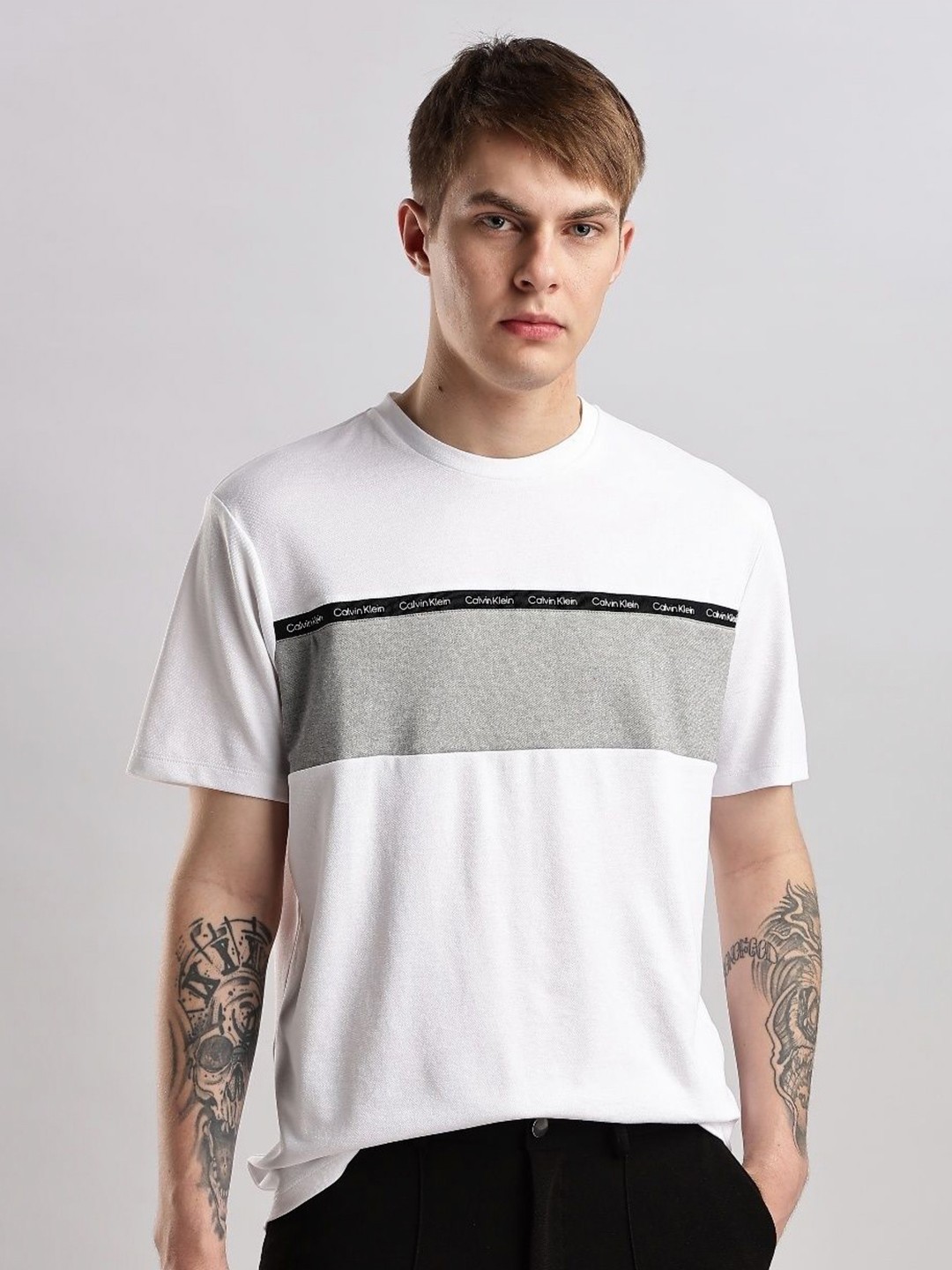 

Calvin Klein Jeans Men Colourblocked Pockets T-shirt, White