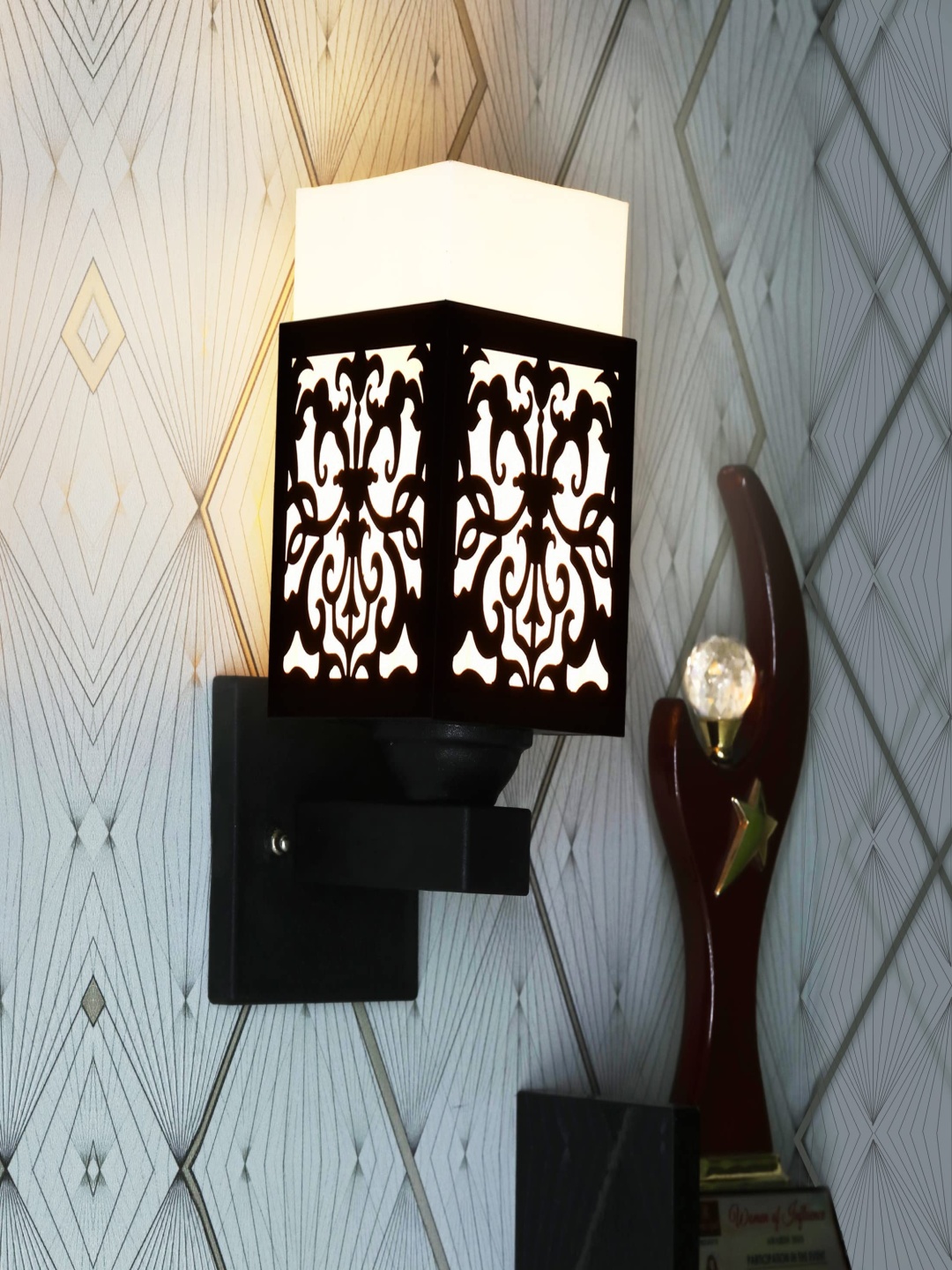 

Gojeeva Black & White Textured Wooden Rectangle Shaped Wall Lamp