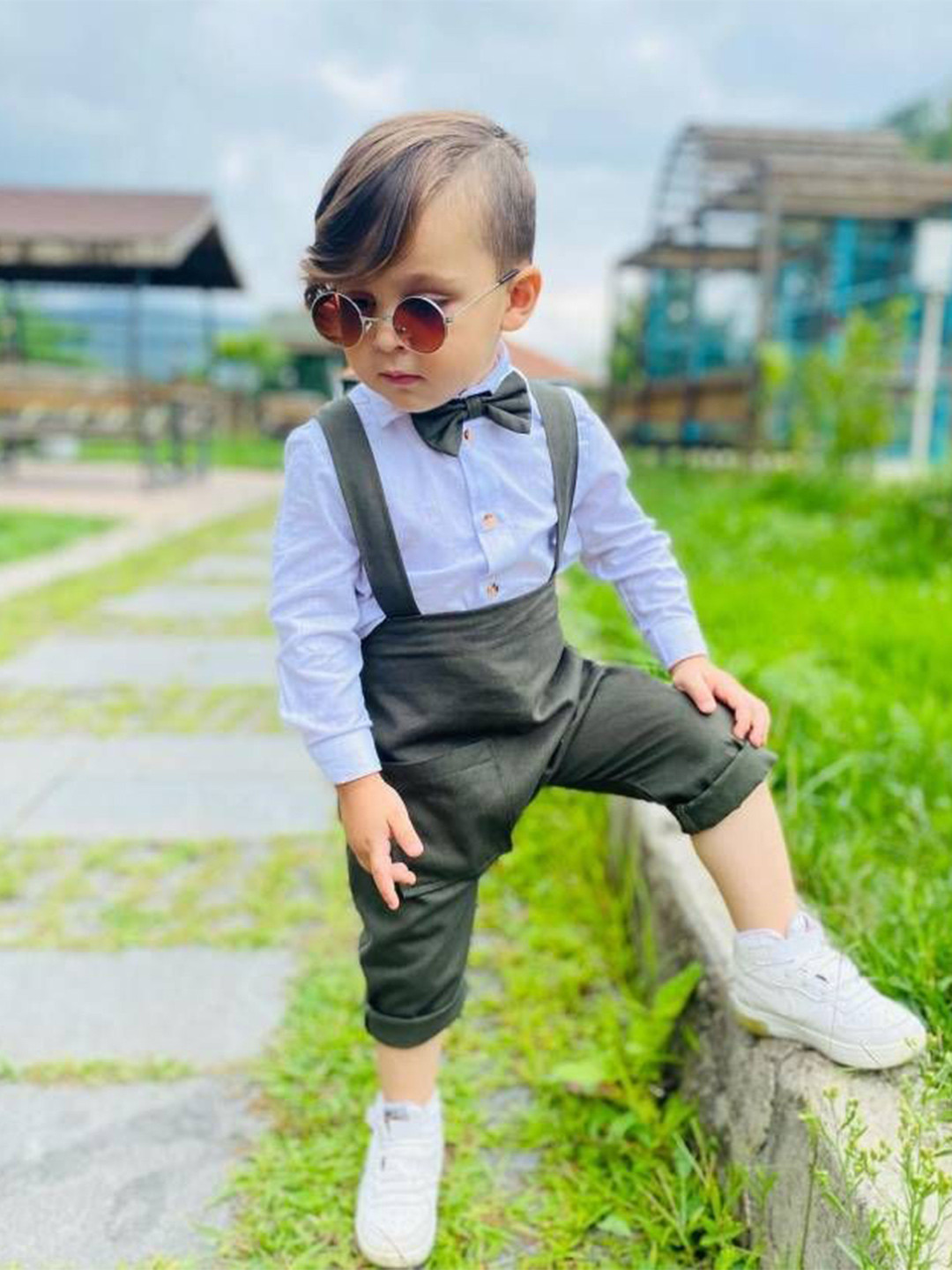 

Catty Long Sleeves Dungaree With Shirt & Bow Tie, Black