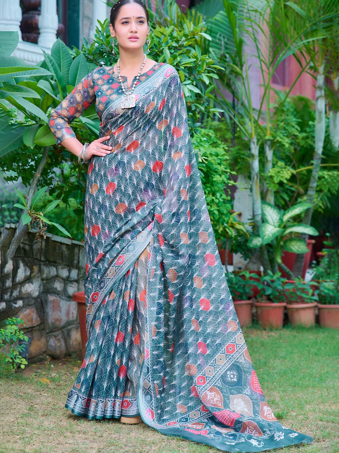 

Quelea Floral Linen Blend Khadi Saree, Teal