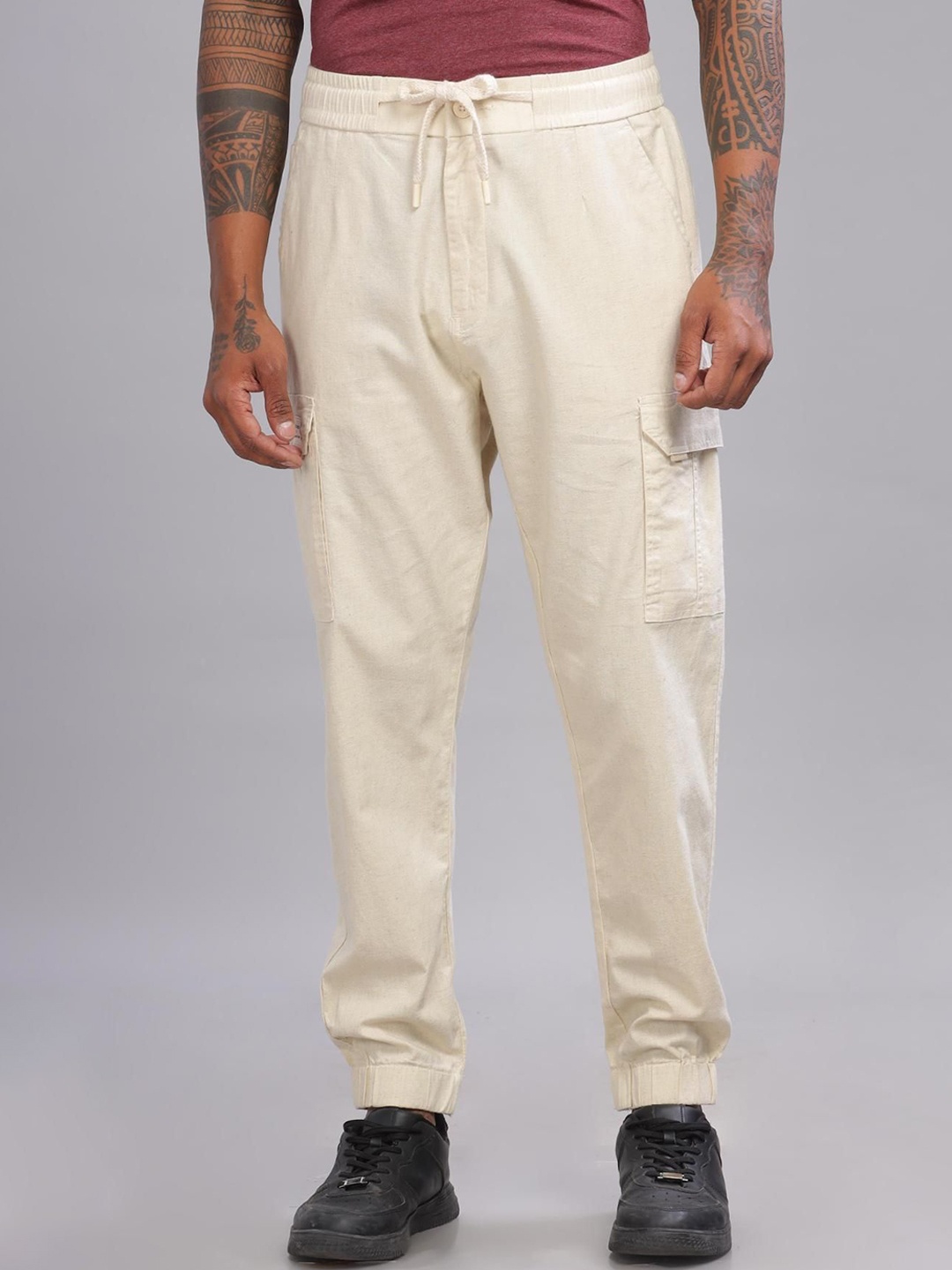 

COLOR HUNT Men Comfort Easy Wash Cargos Trousers, Off white