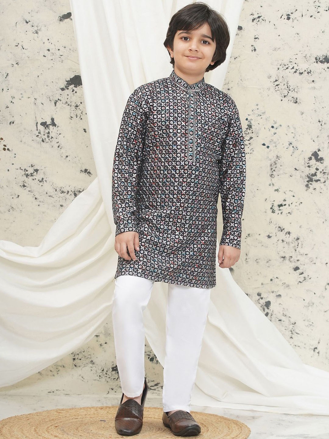 

Aj DEZInES Boys Regular Sequinned Kurta with Pyjamas, Grey