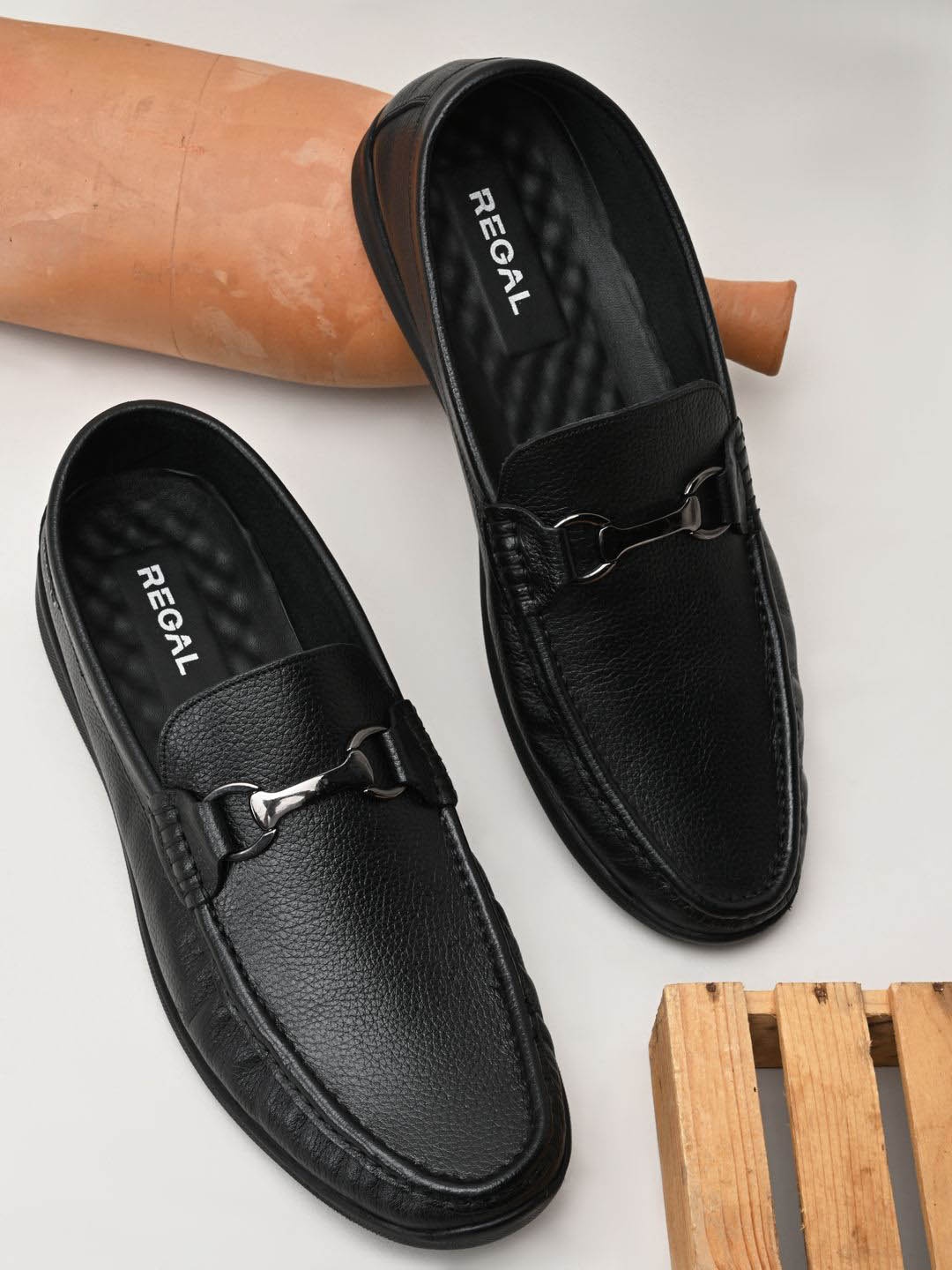

Regal Men Leather Loafers, Black