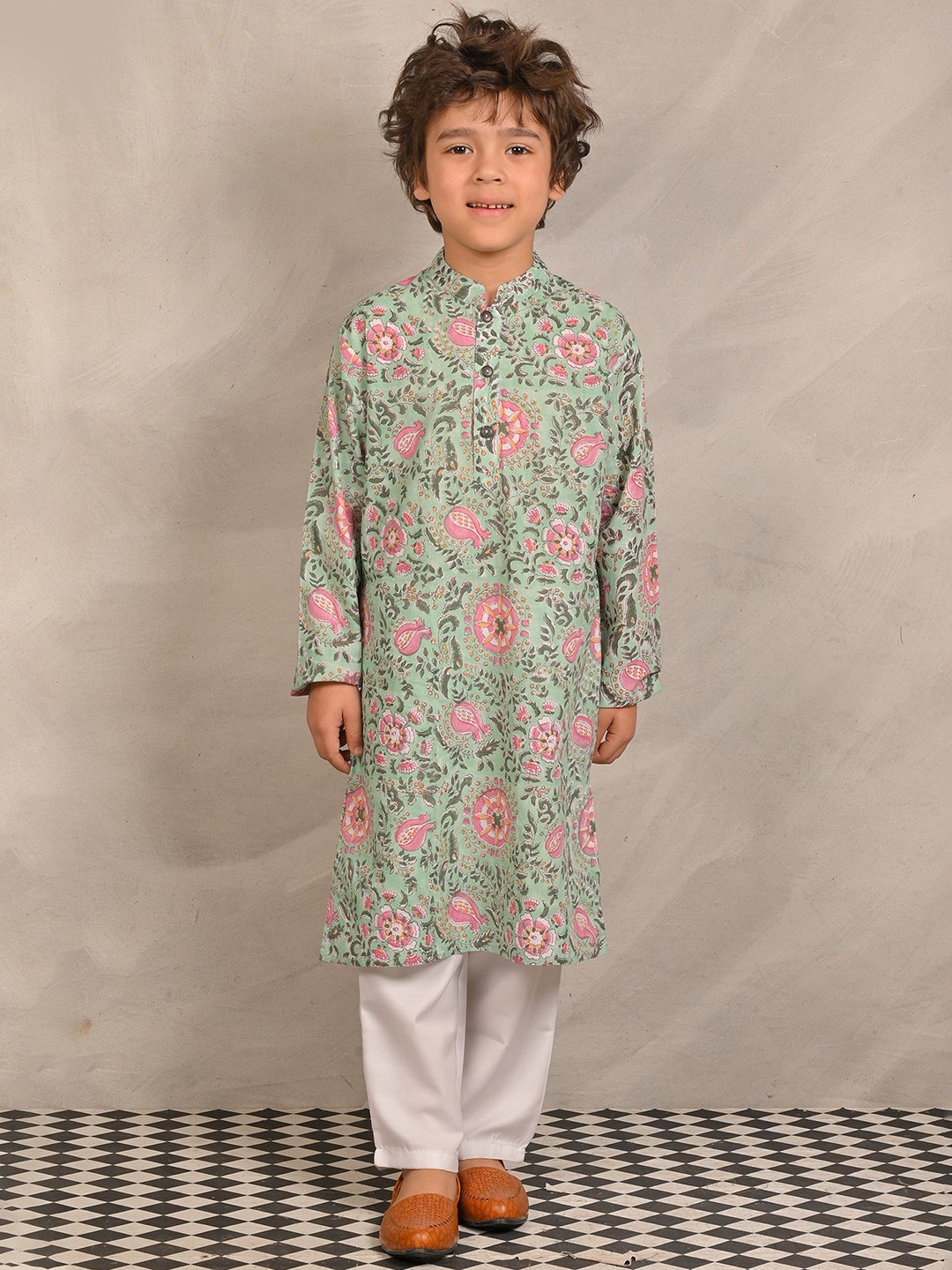 

Anthrilo Boys Floral Printed Regular Pure Cotton Kurta with Pyjamas, Green