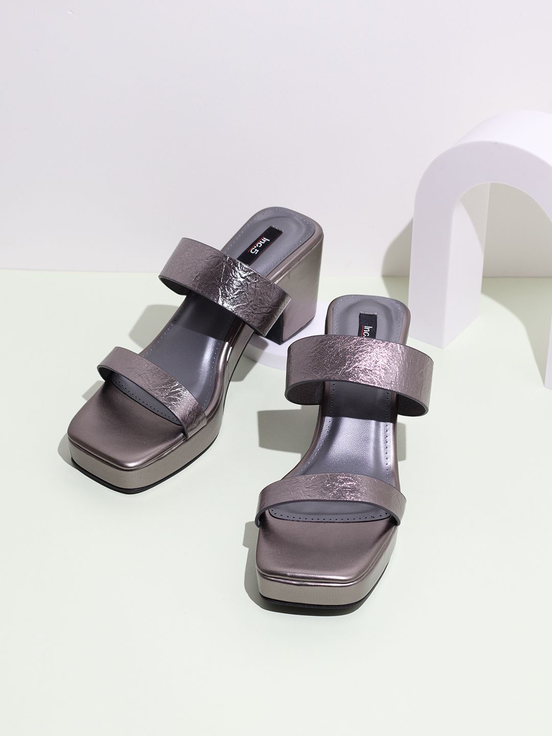 

Inc 5 Party Block Sandals with Bows, Grey