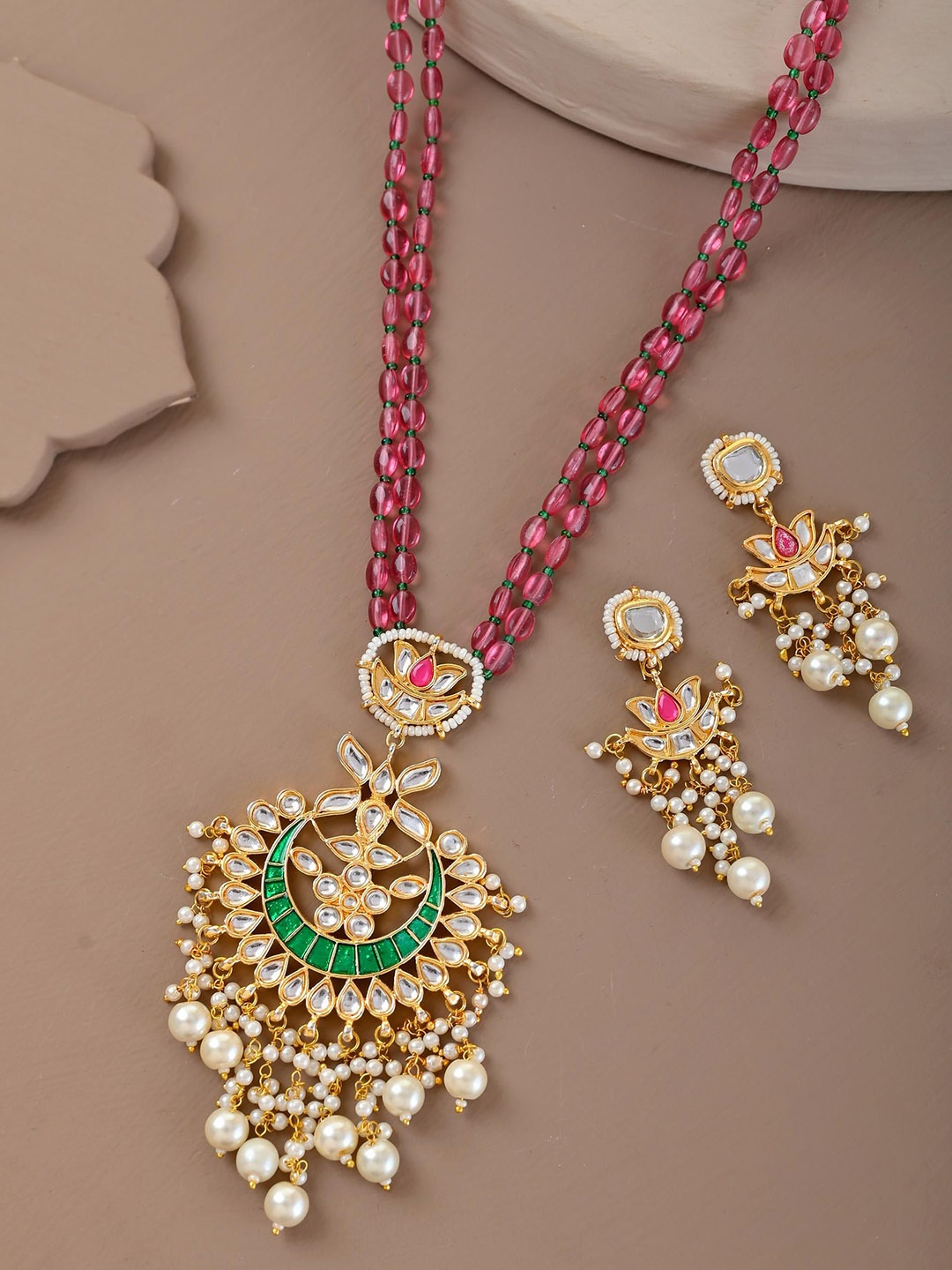 

STYYO Gold-Plated Kundan-Studded & Beaded Jewellery Set