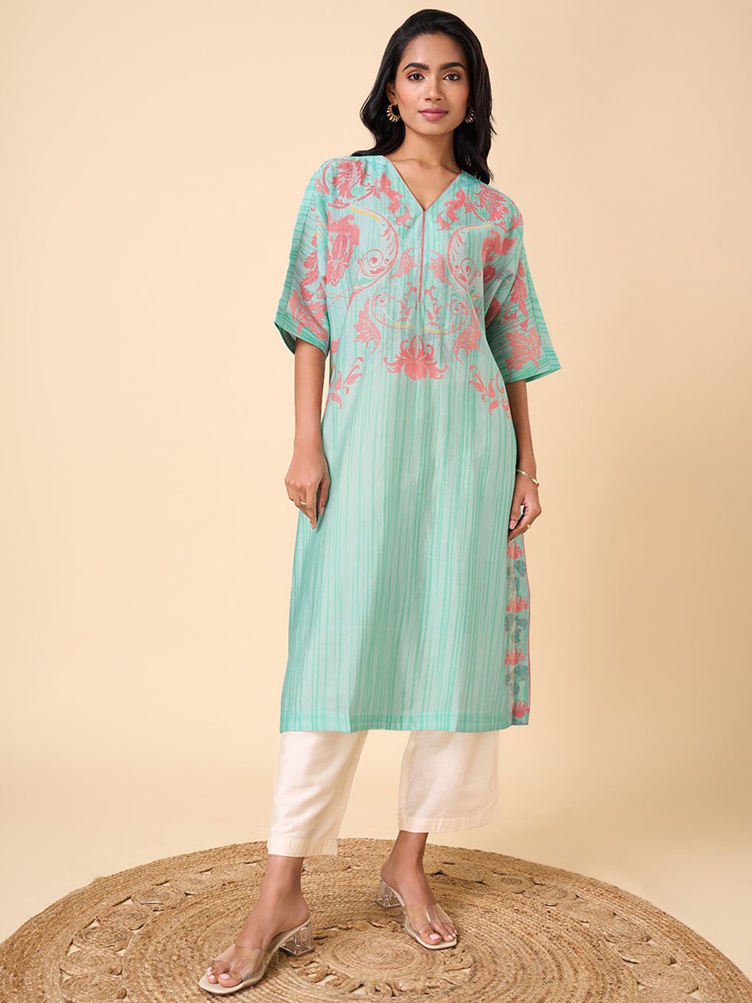 

Marigold Lane Women Printed Thread Work Kurta, Turquoise blue