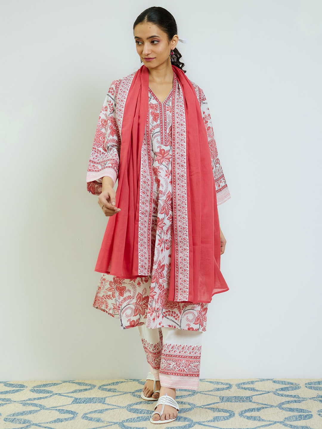 

Rustorange Women Floral Printed Regular Pure Cotton Kurta with Palazzos & With Dupatta, Peach