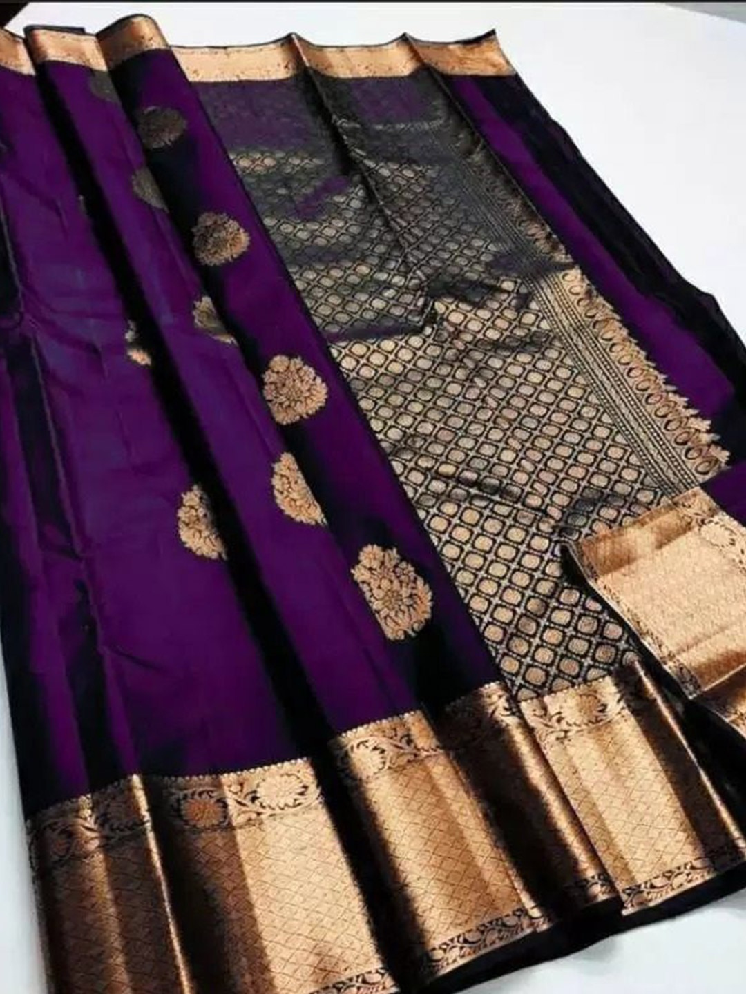 

SAADHVI Woven Design Zari Pure Silk Kanjeevaram Saree, Purple