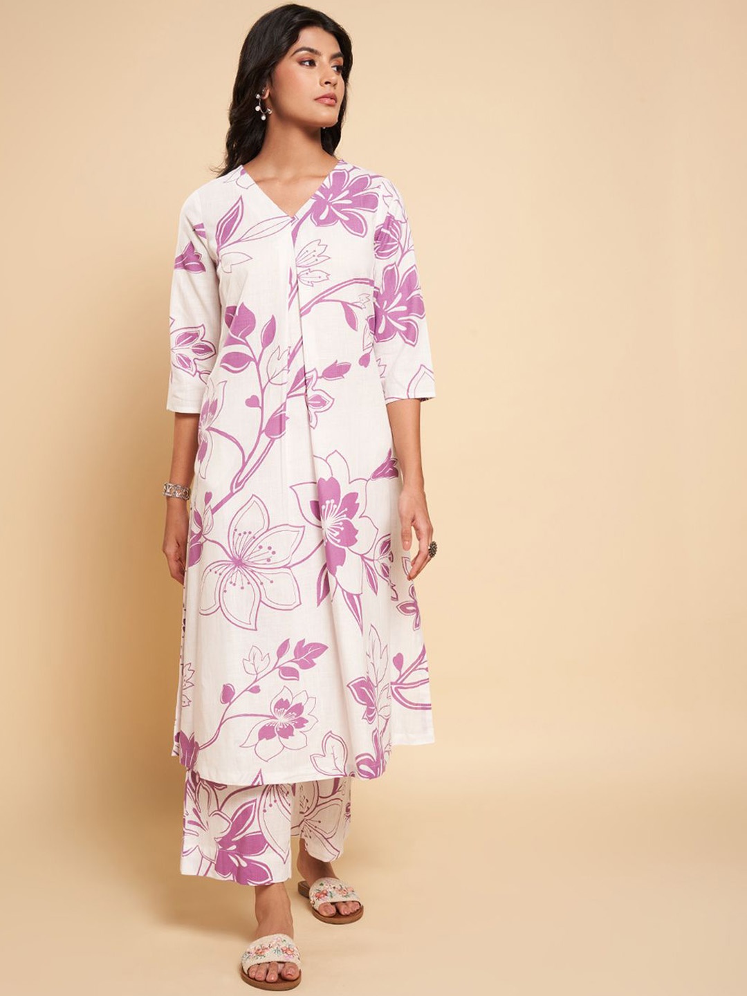 

RANGMANCH BY PANTALOONS Floral Printed V-Neck Pure Cotton A-Line Kurta With Palazzos, Lavender