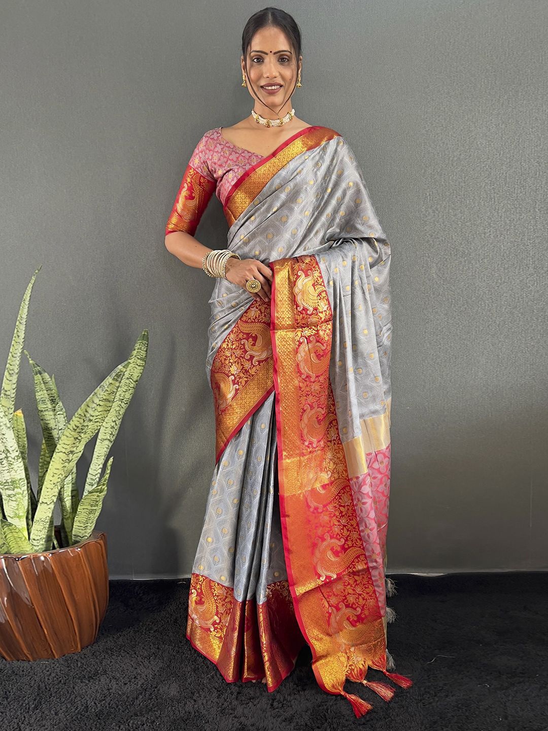 

LeeliPeeri Designer Woven Design Zari Silk Cotton Saree, Grey