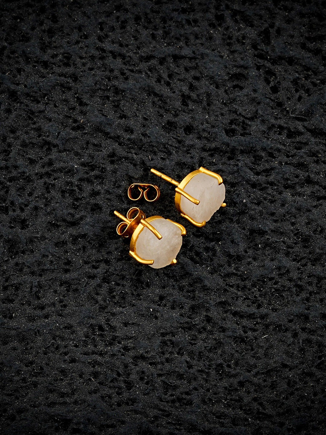 

TOTAPARI Gold-Plated Circular Shaped Studs, White