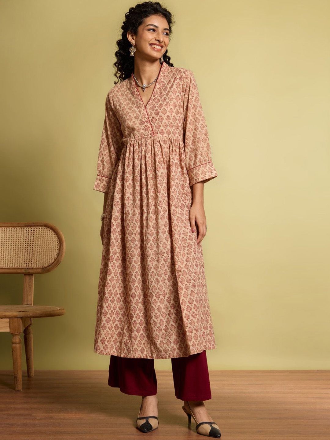 

Taneira Women Printed Kurta, Beige