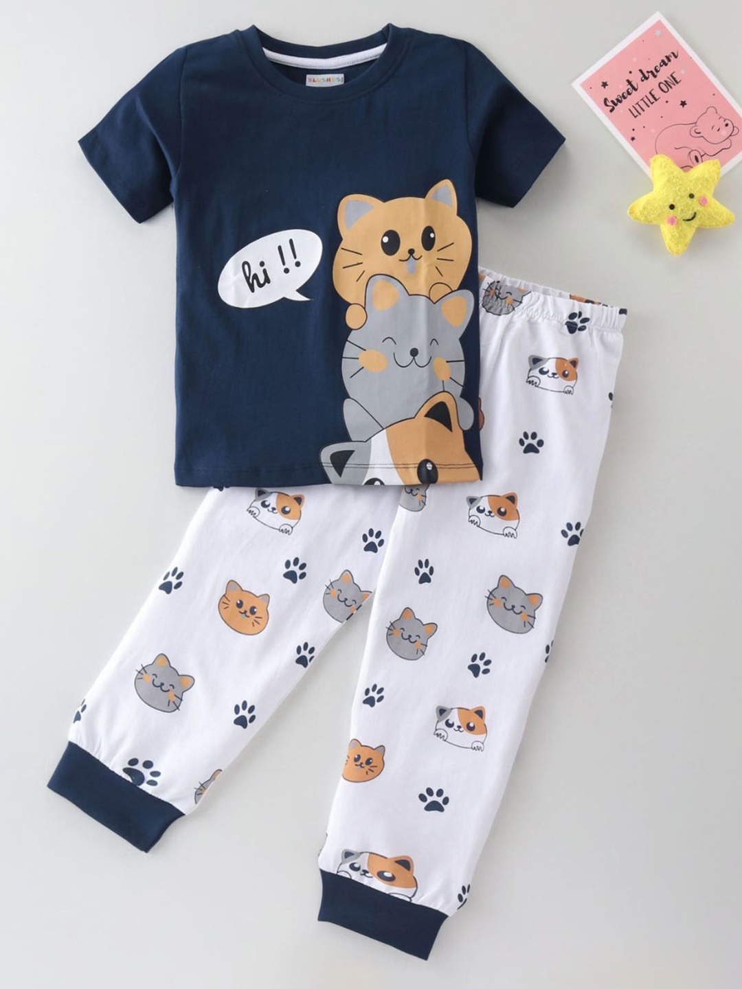 

BLUSHES Unisex Kids T-shirt with Pyjamas, White