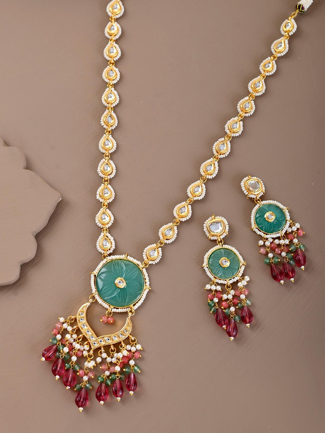 

STYYO Gold-Plated Kundan-Studded And Artificial Beaded Jewellery Set