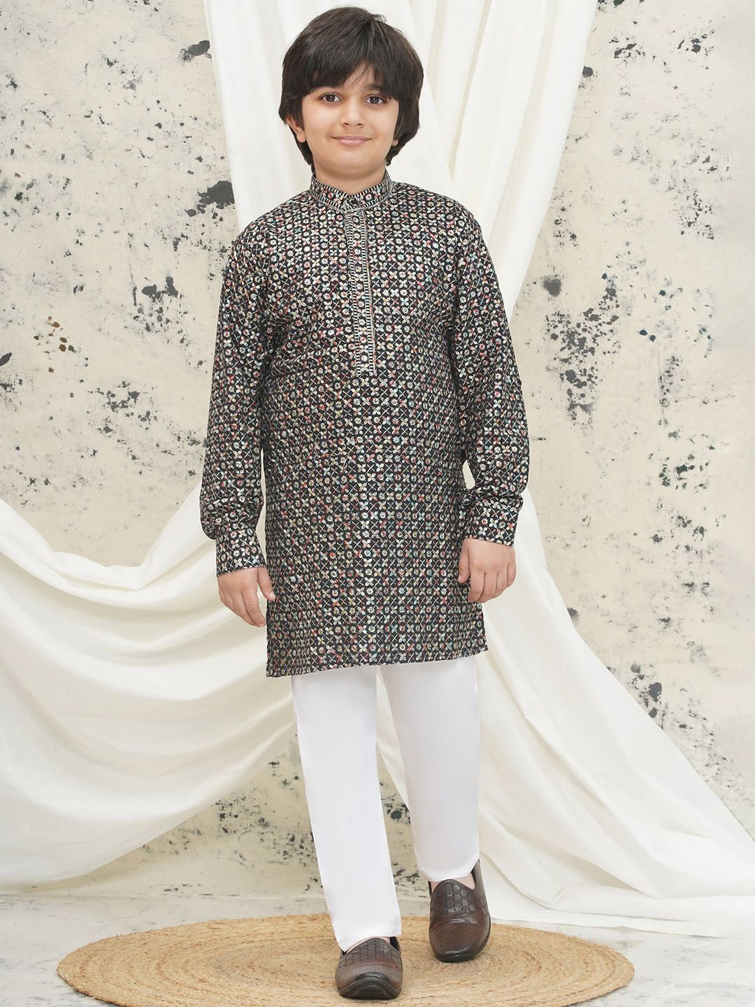 

Aj DEZInES Boys Embroidered Regular Sequinned Kurta with Pyjamas, Black