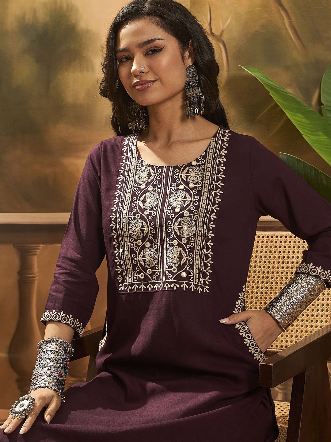 

Sangria Embroidered Straight Kurta With Trousers Kurta Set, Burgundy