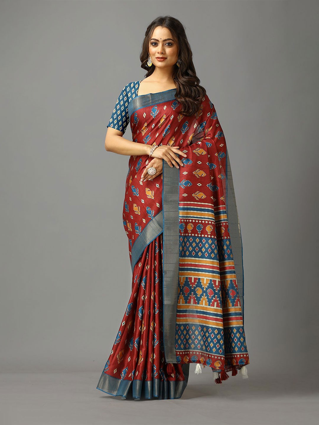 

VIRENDRA TEXTILES Paisley Zari Saree, Maroon